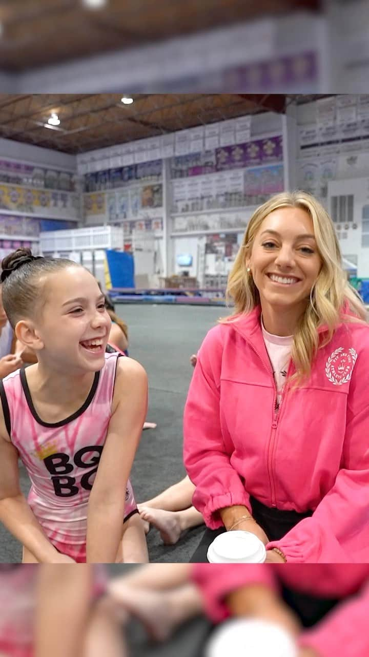 サマンサ・ペスゼックのインスタグラム：「Can’t believe we did 25 events in 3.5 months… but honestly it’s gymnasts like Keatyn that make it worth it. • Keatyn and her sisters are such gems and honestly all of our @beamqueenbootcamp girls are truly incredible. • They’re hardworking, fun, disciplined, and really silly, which makes me feel SO lucky that I get to do this for a living.  • This summer @syd_converse vlogged all the BTS of our events and crushed it… capturing the good times and BAD lol • Check out our latest event vlog on YouTube… (link in bio) • There’s never a dull moment with this crew 🤪 • #gymnastics #training #missouri #gymnast #BeamQueen」