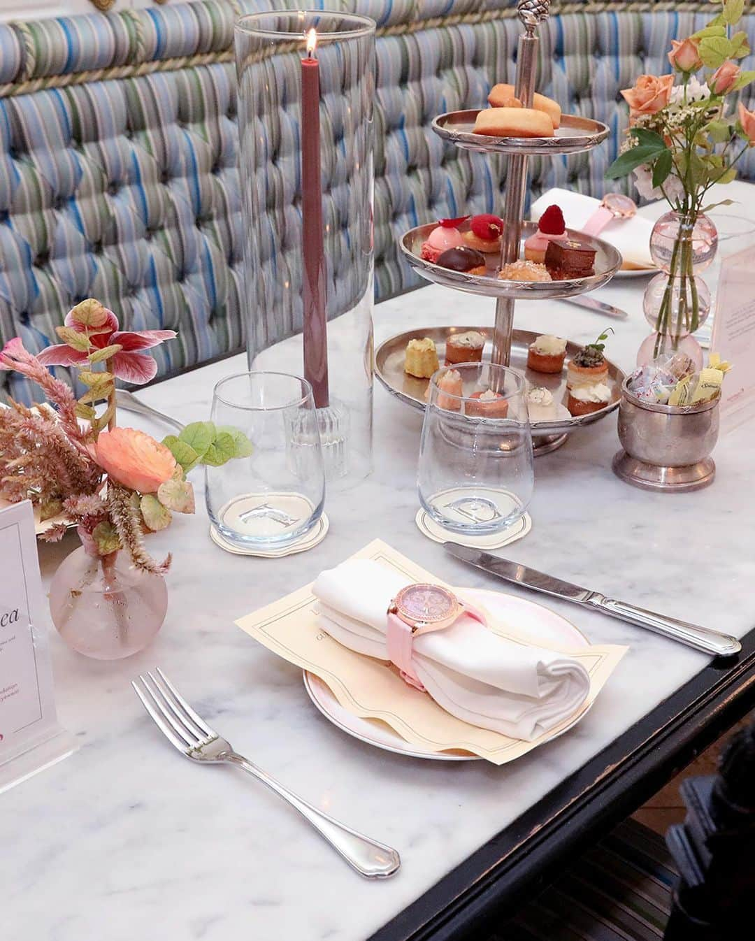 ゲスさんのインスタグラム写真 - (ゲスInstagram)「Women coming together for a good cause 🎀 Celebrated our 10th year partnering with @getintouchfoundation with an empowering brunch in Soho, New York. More on stories!   #GUESSEyewear #GUESSWatches #Pink #BreastCancerAwarenessMonth」10月13日 4時05分 - guess