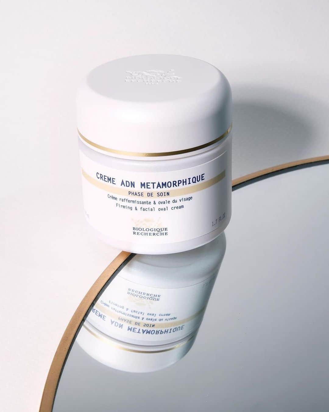Biologique Recherche USAさんのインスタグラム写真 - (Biologique Recherche USAInstagram)「Crème ADN Metamorphique✨ was created to target facial ptosis, the sagging of skin tissues caused by skin aging. It works to restructure the natural contours of the face, restoring definition, volume, and facial balance for a lifted and more youthful appearance.   The cream’s exceptional tightening action improves the biomechanical properties of the skin for greater elasticity and firmness.  Recommended for Skin Instants© lacking structure and tone.   📸: @insight.projects   #BiologiqueRecherche #FollowYourSkinInstant #BuildingBetterSkin #radiantskin #wellnesswithBR #CremeADNMetamorphique #ptosis」10月13日 4時20分 - biologique_recherche_usa