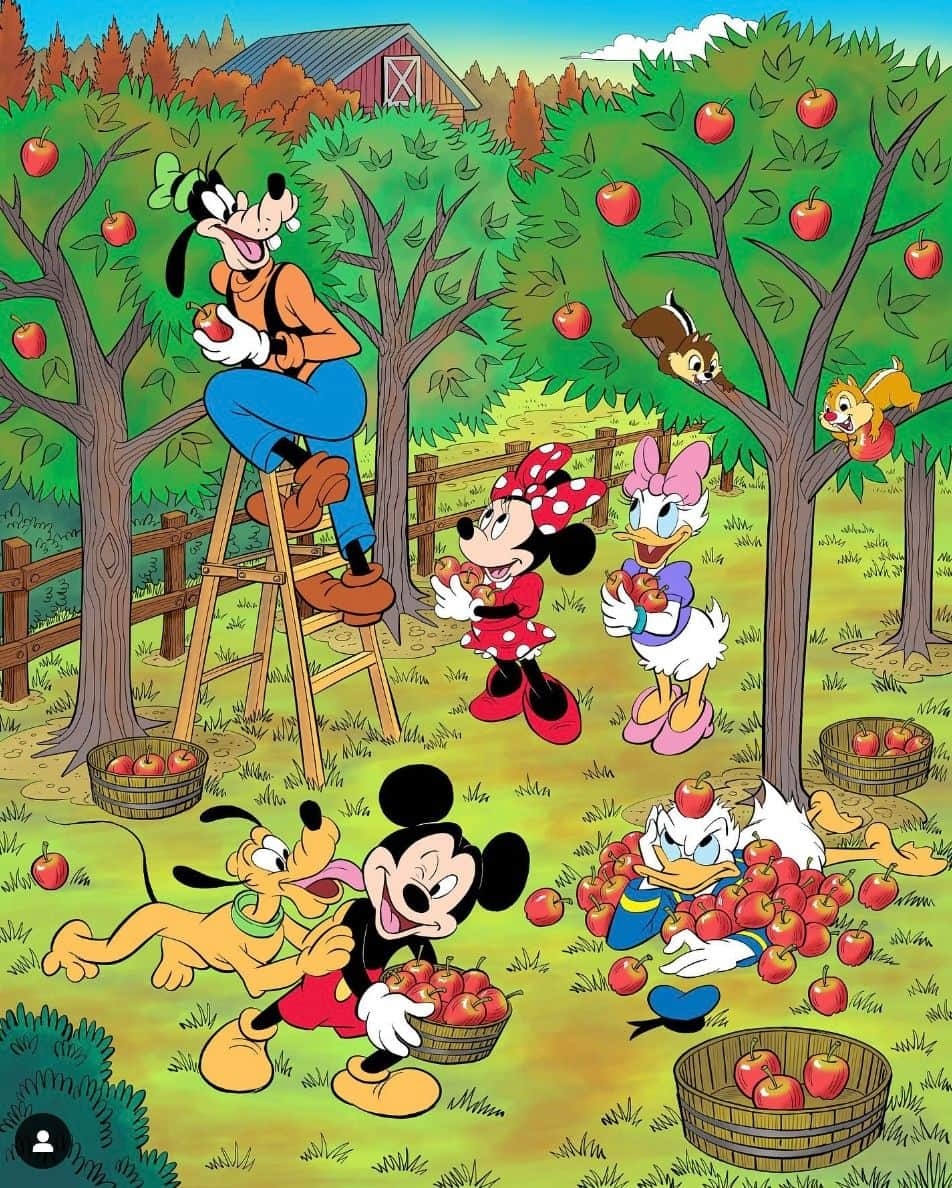 ミッキーマウスのインスタグラム：「With the right pals, you’re sure to live apple-y ever after! 🍎🍏 Tag your best pals below!」