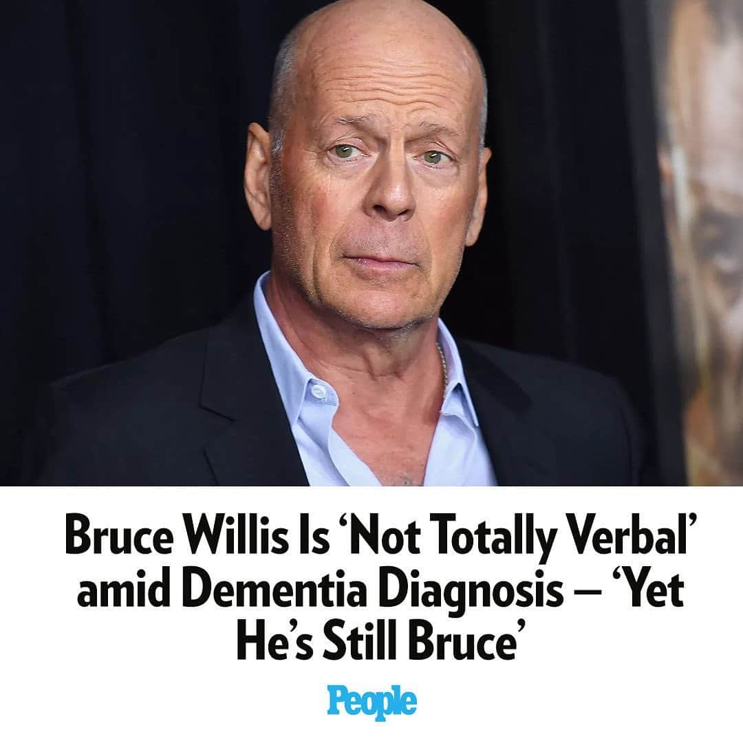 People Magazineさんのインスタグラム写真 - (People MagazineInstagram)「Moonlighting creator Glenn Gordon Caron is giving an update on Bruce Willis’ condition since his frontotemporal dementia (FTD) diagnosis earlier this year. “He used to be a voracious reader, and he’s not reading now. All those language skills are no longer available to him," Caron said. “When you’re with him you know that he’s Bruce and you’re grateful that he’s there." Tap the link in bio for more updates. 📷: Getty」10月13日 4時30分 - people
