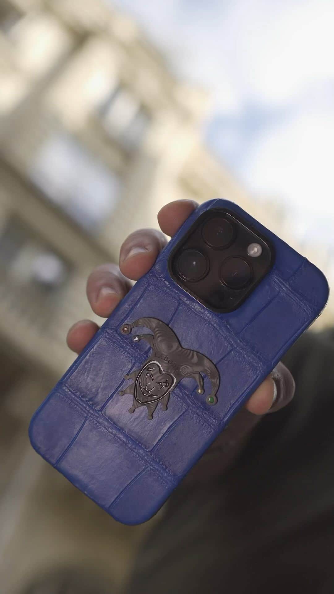 The Luxury Lifestyle Magazineのインスタグラム：「Luxury alligator leather iPhone 15 case by @labdet.   Designed and crafted in Paris, France.」