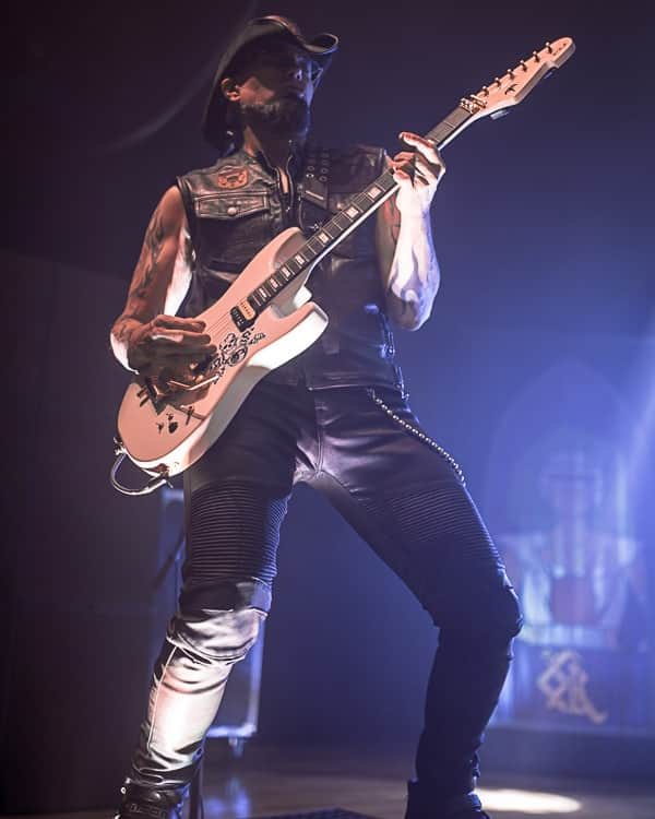 Queensrycheさんのインスタグラム写真 - (QueensrycheInstagram)「Stoney at the @worcesterpalladium in Mass (photo credit Robert Fraser for @derangedmedia) @futone #queensryche #mikestone #stoney #guitarist #guitarplayer #tattoos #badass #talented #coolaf #goodtimes #rychersrule」10月13日 5時00分 - queensrycheofficial