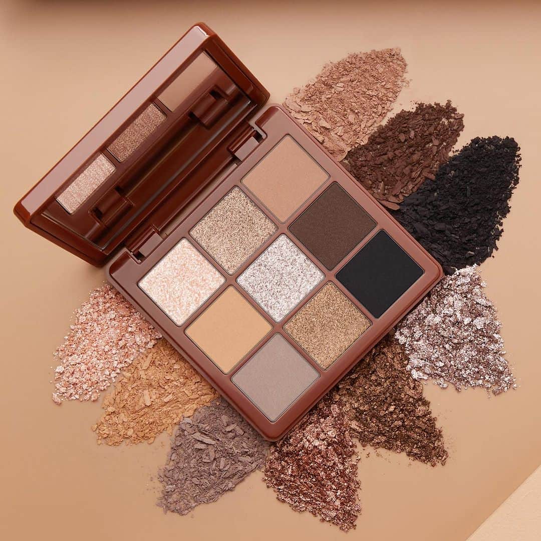 Anastasia Beverly Hillsのインスタグラム：「It's Sultry season 🔥 Smoke out your everyday looks with these neutral, cool-toned mattes and metallics ❤️‍🔥 Tap the link in bio to grab yours now!!   #AnastasiaBeverlyHills」