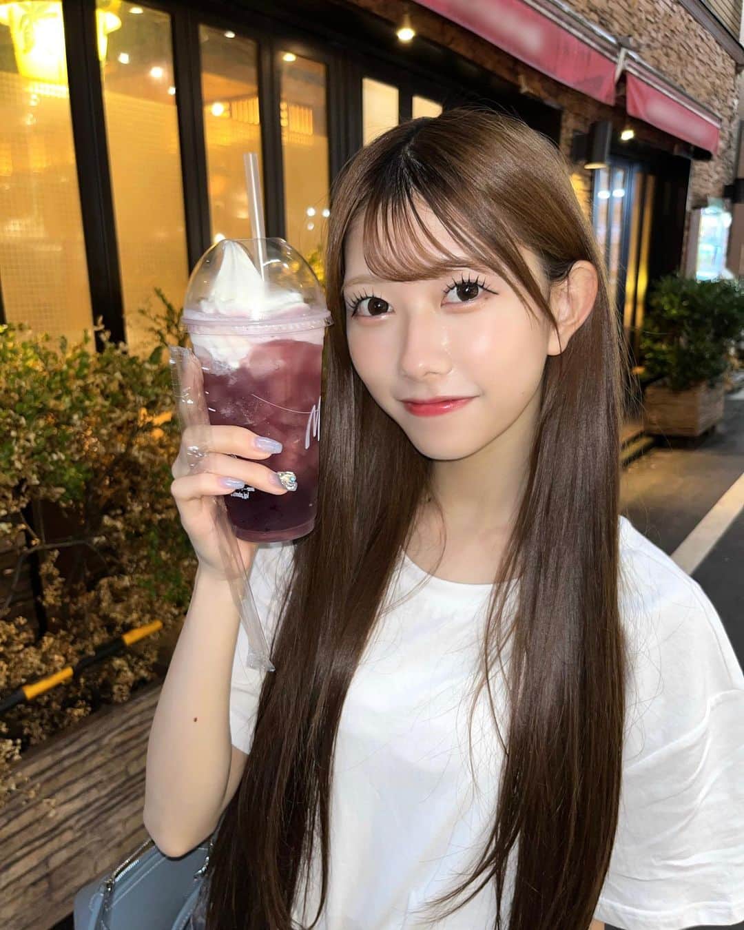 千葉恵里さんのインスタグラム写真 - (千葉恵里Instagram)「☁️ 🎡 ☁️ 🎡 ☁️ ⁡ ⁡ ⁡ ⁡ ⁡ ⁡ ⁡ ⁡ ⁡ 夜のクリームソーダ 最高だね ⁡ ⁡ ⁡ ⁡ ⁡ ⁡ ⁡ ♪♪ ⁡ #クリームソーダ #ootd」10月12日 20時20分 - eriierii_1027