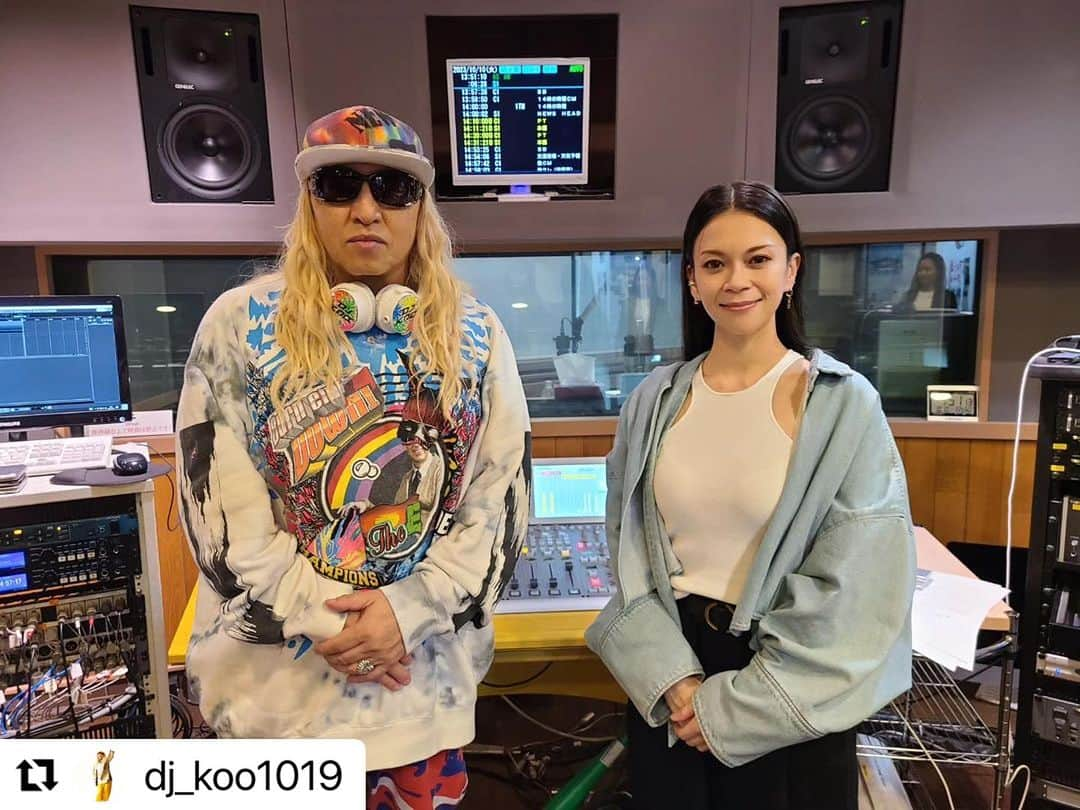 小柳ゆきさんのインスタグラム写真 - (小柳ゆきInstagram)「DJ KOOさん「BREAK THROUGH」のヘビロテ有難うございます😊  とっても楽しい収録でした！ 共通のアノ話題では戦場ヶ原での出来事を少しお話させていただきました🤭  明日20:00からの放送です 皆様是非お聴きくださいね✨  #Repost @dj_koo1019 with @use.repost ・・・ FM FUJI 「DJ KOO presents Beat Goes On」超歌姫 小柳ゆきさんがゲストに来てくれました！！  ゆきちゃん作詞作曲の新曲「BREAK THROUGH」これは良いですよ！！ 僕めっちゃヘビロテしてます  https://youtube.com/watch?v=i8I3sNa6Zl8&si=67c0qz8TJiD087Yd  更にゆきちゃんとDJ KOOのまさかの共通点が発覚 DO DANCE！！ お楽しみに！！  10/13(金) 20:00放送  2枚目はゆきちゅんのパリピレアショットw   #FMFUJI  #小柳ゆき  #BREAKTHROUGH  #DJKOO」10月12日 20時22分 - yuki_koyanagi