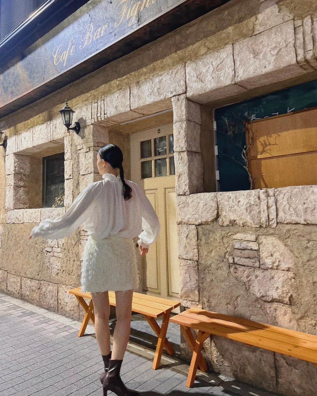 のインスタグラム：「昨日のライブはホワイトコーデ🤍」