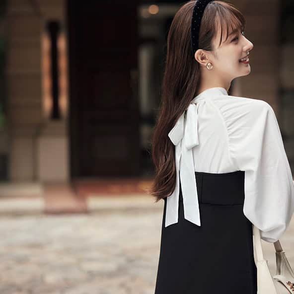ViSさんのインスタグラム写真 - (ViSInstagram)「【美人百花11月号掲載】  あの韓国ドラマの主演女優のようなドレスアップコーデ。  ドレスながら社会性もある着こなしで都会的に。  品番↓  #BVE43120 【美人百花11月号掲載】【VIS DRESS】【STAYC YOON着用】バックリボンドッキングマーメイドワンピース ¥8,899 (税込)  ※店舗販売中  @jadorejunonline をチェック！  #vis#vis_jp  #fashion #ファッション #美人百花 #ドレス#ワンピース#お呼ばれ#オケージョンコーデ #オケージョンワンピース  #大人可愛い」10月12日 20時36分 - vis_jp