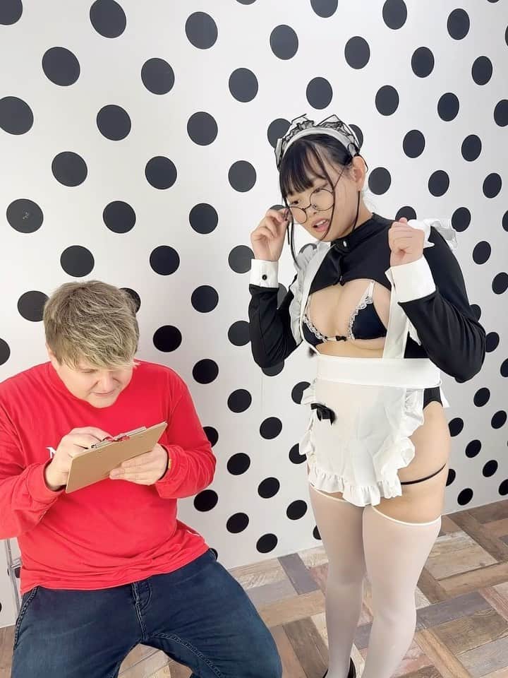 松本ひかるのインスタグラム：「Maids with glasses are OP! 👧🏻👓🤤👌🤓  ft. @kurazono_cat   #maid #japanesemaid #maidcafe #japanesegirl #gravure #gravureidol #japanesegravure #cosplay #japanesecosplay #メイド #メイドカフェ #メイド服 #眼鏡 #眼鏡女子 #グラビア #コスプレ #luckybro」