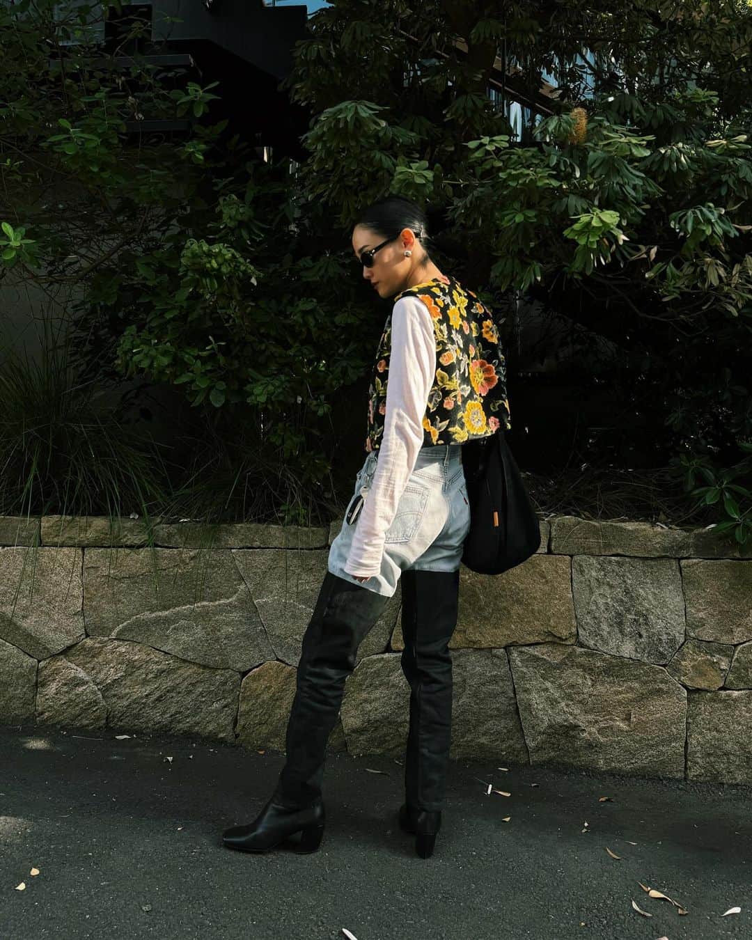 宮城舞さんのインスタグラム写真 - (宮城舞Instagram)「待ってましたぞ。このパンツ🖤👖 @basicks.jp  変化球デニム大好物です🫶 back pocketの♡も可愛すぎ！！  #今日の宮城はん #iPhone15pro📷」10月12日 20時32分 - mai_miyagi