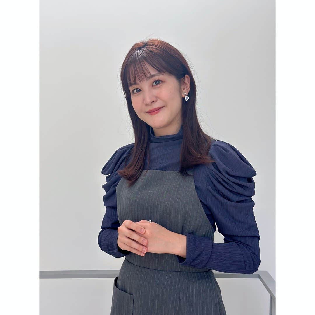 林美桜のインスタグラム：「. 深夜2時30分からの #研修テレビ 楽しみです☺️✨ . #ワイドスクランブル #衣装 👗 1.2 カットソー・ワンピース・イヤリング @lanvin_en_bleu_womens リング @star_jewelry_girl  3.4 ブラウス @m_maglie_le_cassetto_official パンツ @flandreonline store アクセサリー @starjewelry_press  5.6 シャツ・パンツ・イヤリング @lanvin_en_bleu_womens  7.8 トップス @m_maglie_le_cassetto_official スカート @superiorcloset_ined_official ネックレス @joueteofficial イヤリング・リング @ete_official  9.10 トップス・スカート @loveless___official イヤリング @joueteofficial リング @ete_official」