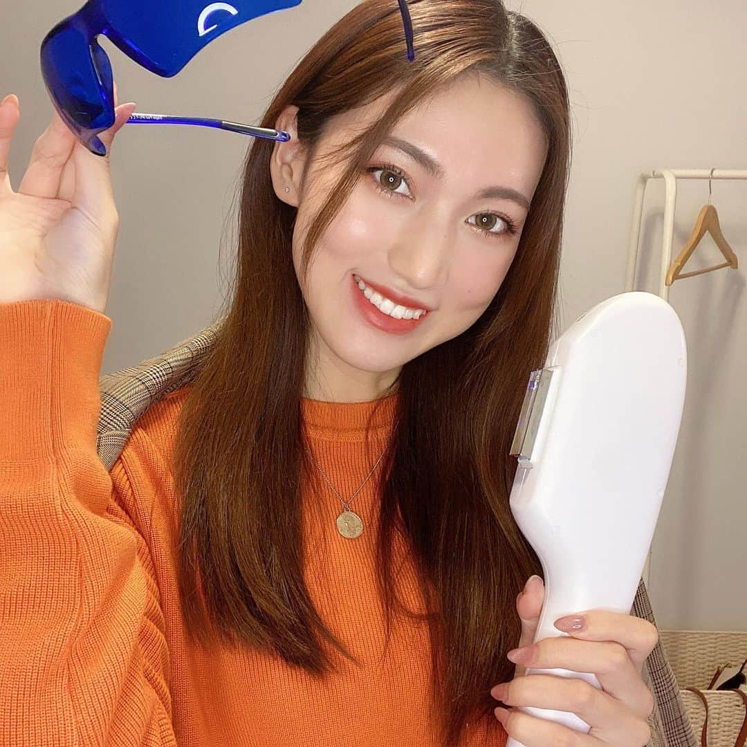 岩下真奈のインスタグラム：「2023.10.12 #beauty 🧖‍♀️ * 📍セルフ脱毛サロン Sunteria ( @sunteria.0412 ) . . 新大久保に新しくオープンされた セルフ脱毛サロンのSunteriaさんにお邪魔しました🪞 . 脱毛は通ってたんだけど、 部位によっては照射を当てづらかったり毛がしつこかったり 結構残ってる部分があって😔🌀 . セルフだとそんな気になるところを思う存分狙いうちで 照射当てられたから良かった〜〜🥹🤍🫧 . . 1人で機械扱えるかとか不安だったけど、 サロンの可愛いお姉さんがしっかり説明してくれるし 機械にもご丁寧にメモがあるので安心でした！☀️ . 濃い箇所・薄い箇所、痛みを感じやすい場所に合わせて 照射レベルや冷却温度を変えられるよ💠 . あと大きい全身鏡があるから自分では見えない部分も しっかり脱毛出来ました◎ . . 個人的に1番のお気に聞いりポイントは、 セルフではない脱毛サロンでは店員さんが こちらは全裸なのにプライベートな質問や会話を バシバシしてくるのが苦手だったので、 セルフ脱毛サロンはノンストレスで快適でした🥹✨️ . お値段もセルフ故の破格だし、 今はオープン割で500円とかやってるのでたまげた🤦‍♀️🤍 . とても良かったのでまたリピートしようと思います🥂 . 是非気になった方はチェックしてみてね！！ 私みたいに通ったけど残ってる方や、部分だけやりたい方は 気軽に行けるから特にオススメです🎈 . . . PR #Sunteria #セルフ脱毛 #格安 #新宿脱毛 #新宿全身脱毛 #美容脱毛サロン #リーズナブルな価格 #全身脱毛サロン  #model #fashion #makeup #脱毛 #脱毛サロン #エステ脱毛 #美容脱毛 #美容垢 #美容マニア #美容オタク #リフトアップ #スキンケア #フリーランス #モデル #撮影会 #広告モデル #ファッション #おしゃれさんと繋がりたい #カフェ好きな人と繋がりたい #邦ロック好きな人と繋がりたい #美容好きな人と繋がりたい」