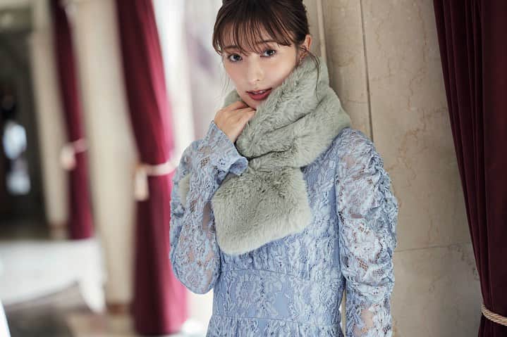 のインスタグラム：「【美人百花11月号掲載】  あの韓国ドラマの主演女優のようなドレスアップコーデ。  ドレスながら社会性もある着こなしで都会的に。  品番↓  #BVE83080 【美人百花11月号掲載】【VIS DRESS】総レースバックオープンワンピース ¥16,280 (税込)  ※店舗販売中  @jadorejunonline をチェック！  #vis#vis_jp  #fashion #ファッション #美人百花 #ドレス#ワンピース#お呼ばれ#オケージョンコーデ #オケージョンワンピース  #大人可愛い」