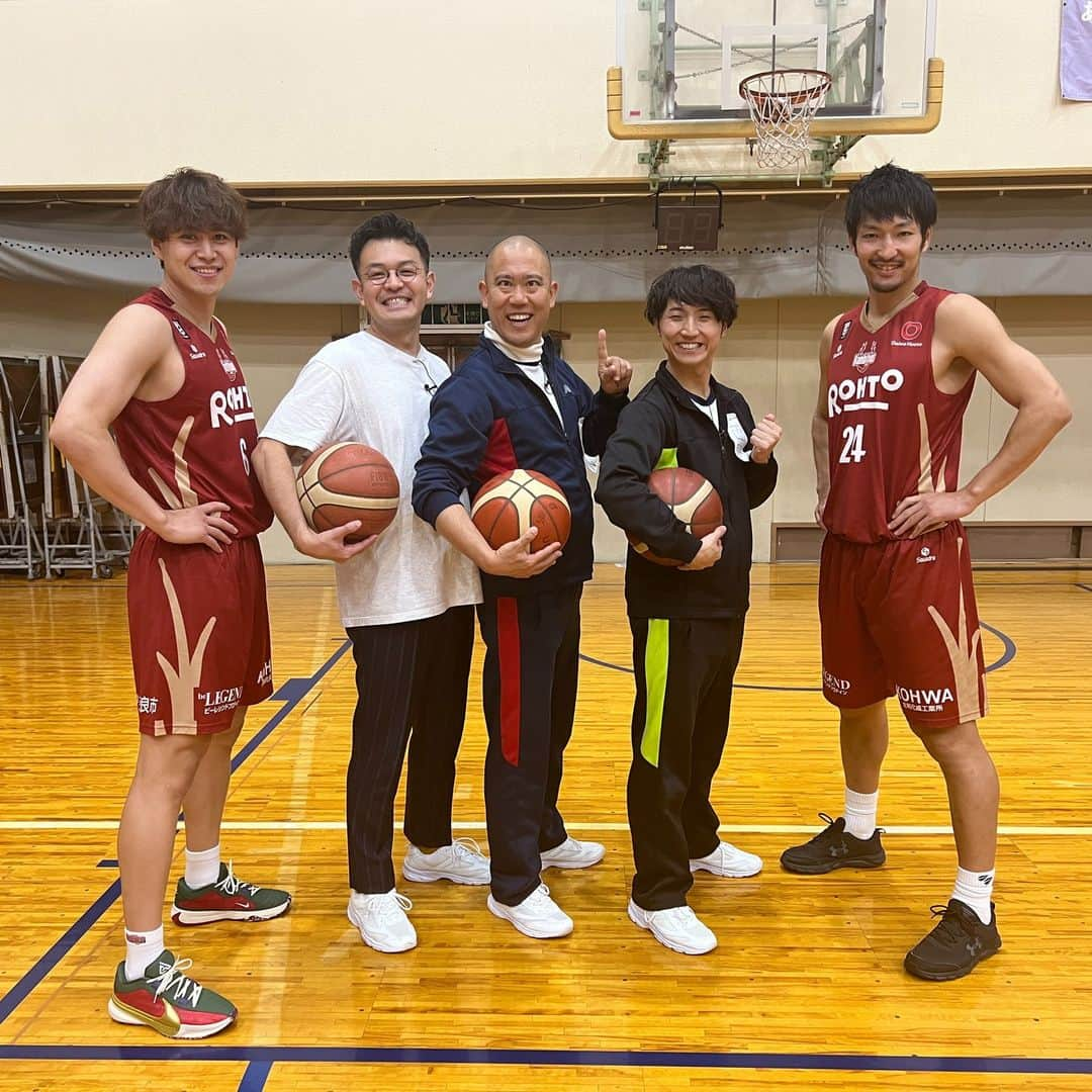 バンビシャス奈良のインスタグラム：「🦌メディア情報🦌  #KCN familyチャンネル "#コロコロチキチキペッパーズ のやっべぇぞ!!"の収録に、#林瑛司 選手と #本多純平 選手が参加しました🏀  放送はちょっと先で年末ごろです📺 決まり次第お知らせします❗  #バンビシャス奈良」