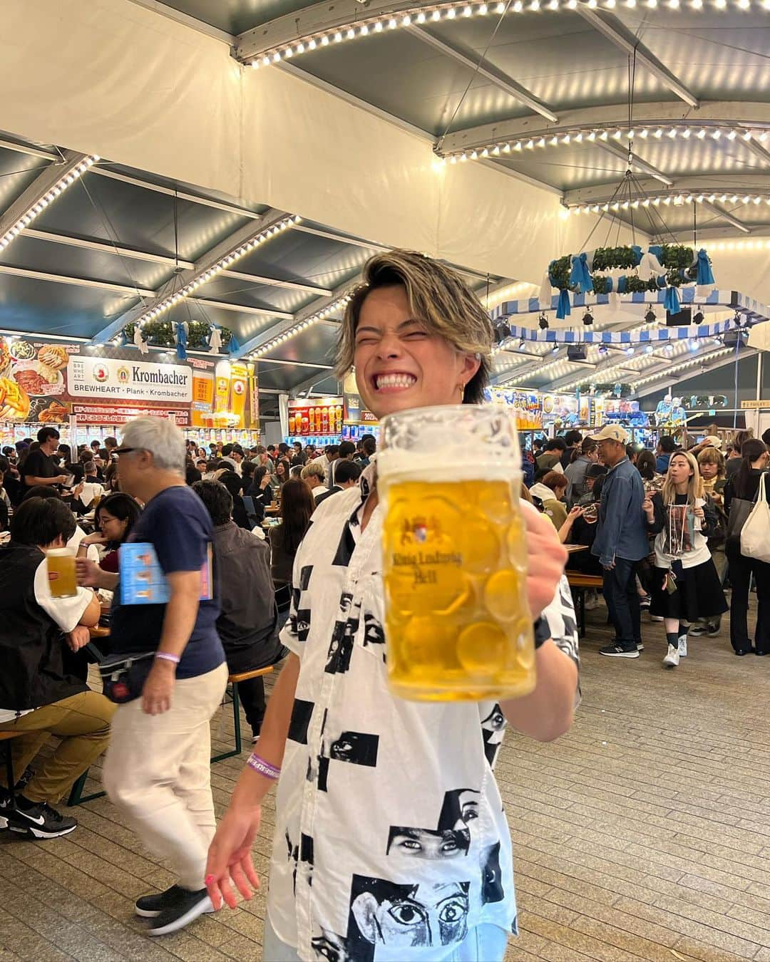 ひゅうがのインスタグラム：「ビール一緒に飲もう〜🍺💖 赤レンガのビールフェスいってきたぁ🤤 楽しかったぁぁ！！！！」