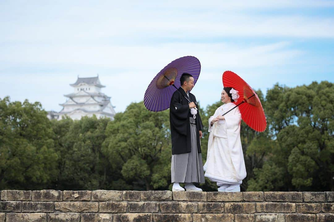 ホテルモントレ姫路ウェディングさんのインスタグラム写真 - (ホテルモントレ姫路ウェディングInstagram)「・ @hotelmontereyhimeji.wedding ・ 過ごしやすい季節に 前撮りはいかがでしょうか🍁 紅葉時期のロケーション前撮りおすすめです🎑 少しでも気になられた方いらっしゃいましたら お気軽にお問い合わせくださいませ🌱✨  ・ -----------------------. ホテルモントレ姫路** ➭世界遺産・姫路城を一望できる 絶景のスカイチャペル☆* ・ ➭JR姫路駅直結の好立地⚐⚐ ・ 『あなたの大切な人も、大切にしたい』 **おふたりと全スタッフで創り上げる、最幸の一日 ・ 公式HPブライダルフェア予約は TOPのURLよりcheck☆* ☞@hotelmontereyhimeji.wedding -----------------------. ・  #プレ花嫁 #卒花嫁 #卒花  #結婚式 #結婚式準備  #結婚準備 #ウエディング #ウエディングレポ  #花嫁  #花嫁diy #挙式 #結婚式レポ #挙式レポ  #ウエディングドレス  #ホテルウェディング  #ウェディングフォト  #チャペル  #少人数婚  #和婚  #前撮り #家族婚  #姫路城  #プロポーズ #和装前撮り」10月12日 20時55分 - hotelmontereyhimeji.wedding