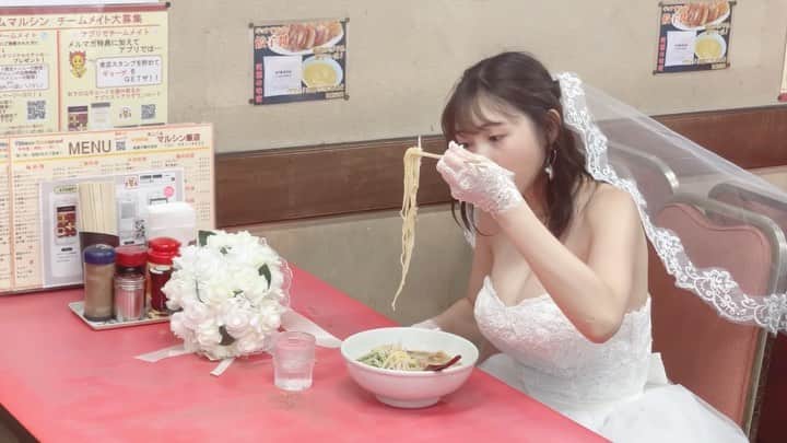 のインスタグラム：「花嫁だってラーメン食べたい。 写真集の詳細はハイライトにURL載せてあります！」