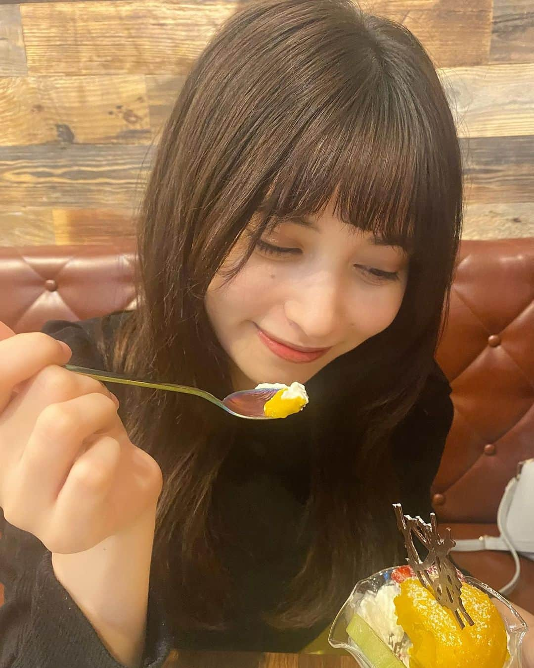 ボールドウィン零さんのインスタグラム写真 - (ボールドウィン零Instagram)「甘いもの大好き❤ 毎日アイス食べてるかも、、、🫢  #カフェ巡り #秋服コーデ」10月12日 20時52分 - ariga_rei