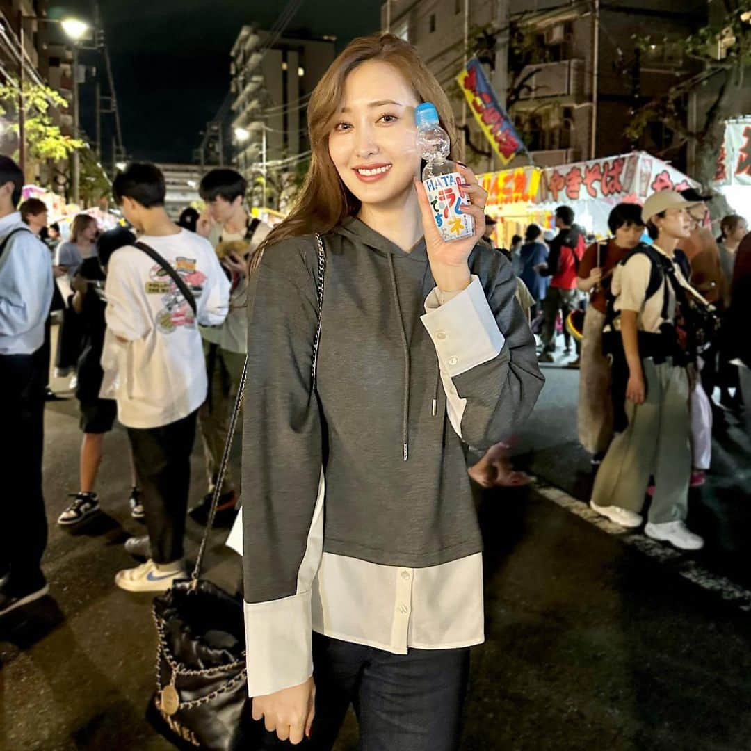 佐達ももこさんのインスタグラム写真 - (佐達ももこInstagram)「秋のお祭り最高だったー❤️🍂  初めて行ったお祭りだったけど 涼しくて、屋台がかなり沢山あって 来年も行きたいともう思ってる😆  tops @muel_chic   この重ね着風のトップスは 生地が柔らかくて肌触りがよくて 本当に着心地が良いの🥺✨  #池上本門寺#お祭り#outfit#muelchic #muel_outfits」10月12日 20時52分 - sadamomodayo