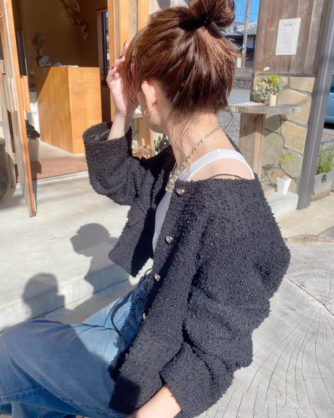 akiii031さんのインスタグラム写真 - (akiii031Instagram)「天気良すぎた🫠  今しかできないアメスリタンク×ツイードJK🖤好きな組合せ🫶 ハートのボタンが可愛いのん🫣💕  inner @hm  jk @aulii_amomentofhappiness  denim @balenciaga」10月12日 20時57分 - akiii031