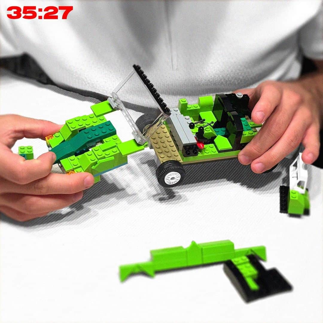 LEGOさんのインスタグラム写真 - (LEGOInstagram)「GUYS It’s world play day, so to get involved I’m bringing my online racing games to real life. The @LEGO Group challenged me to game in real life and race to build a car in under 60 minutes,  I did it in 56 minutes, of course we went green, it was super fun! Now over to you, I challenge you to step out of the virtual gaming world, have fun with @LEGO bricks and set yourself some fun IRL challenges. I challenge you to do an epic car build and beat my time using whatever @LEGO bricks you have at home #ad #SuperpowerOfPlay #WorldPlayDay #LEGOPartner」10月12日 20時58分 - lego