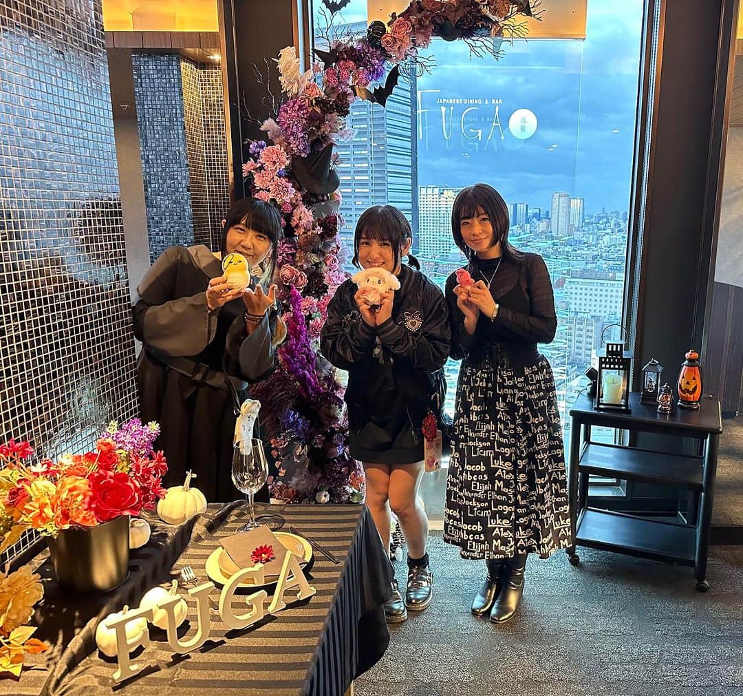 のインスタグラム：「山村茜ちゃん🩷🧡🩷 SHINONちゃん💛🧡💛 Happy Birthday🎂 そして　 Happy Halloween🎃 #推しを連れて」