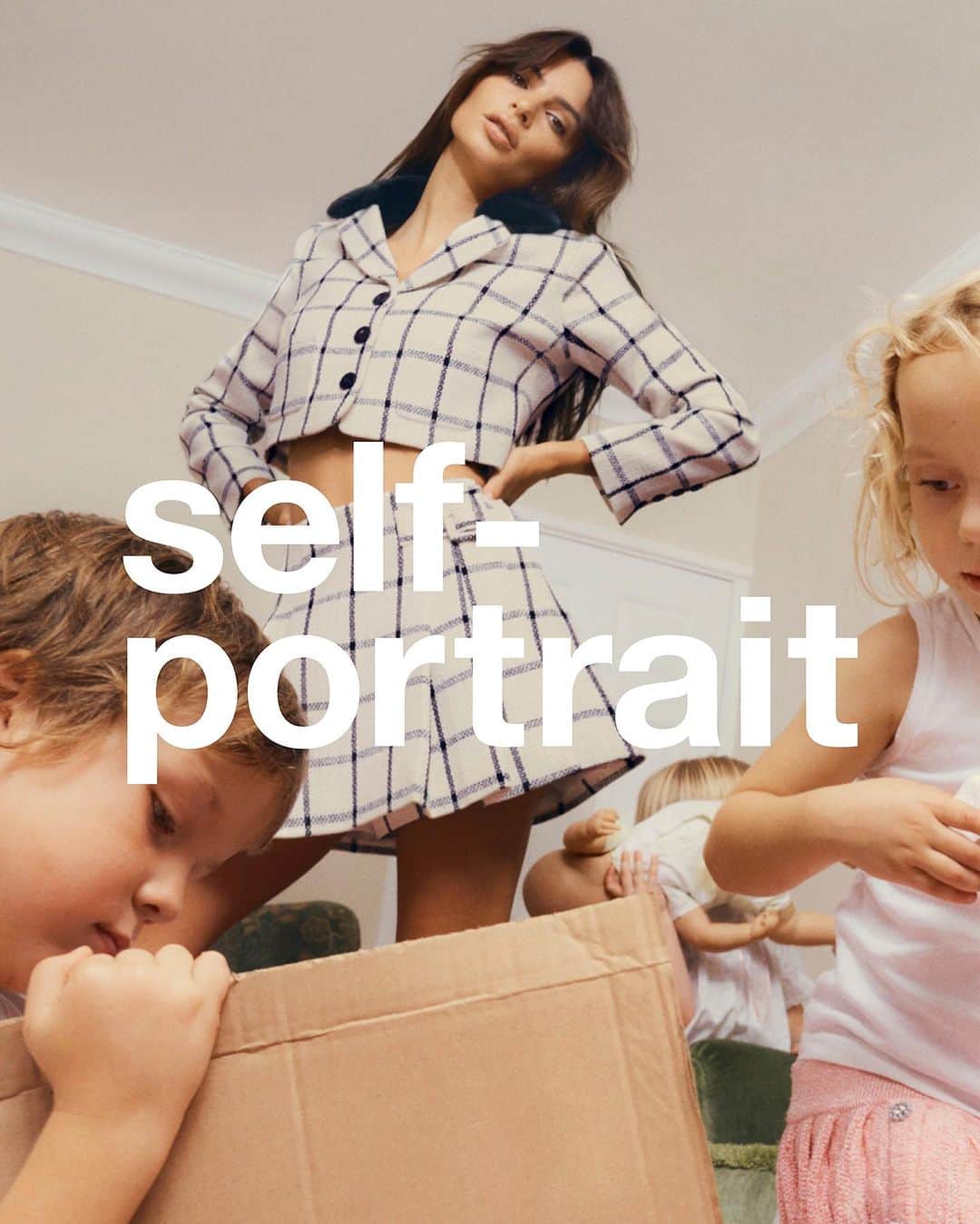 SELF PORTRAITのインスタグラム：「AT HOME, WITH SELF-PORTRAIT  “I grew up in a household which took great pride in dressing up for any and every occasion. This has fuelled my work at self-portrait, where we have become the brand of choice for families to wear to celebrations big or small, at home or out."  - Han Chong, self-portrait Founder and Creative Director"  Emily with Henry and India」