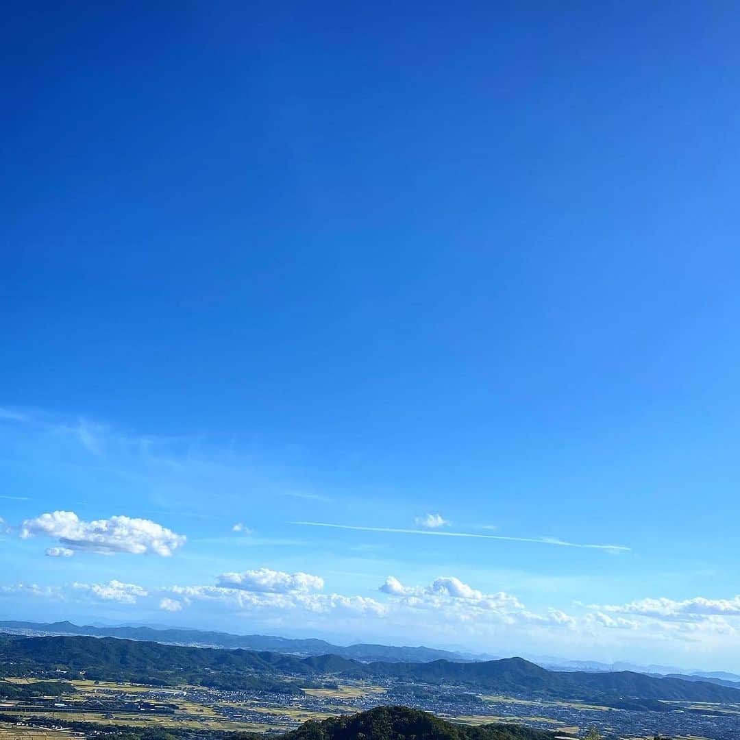 RURIKOさんのインスタグラム写真 - (RURIKOInstagram)「木漏れ日って癒される。  自然の中は気持ちいい。  綺麗な青い空。 これは何の実かな？  自然はいつも私達を優しく包んでくれるね🌱🌿  #木漏れ日 #木の実#風の強い日 #ナチュラル#natural #love#happylife #selfie#beauty#healthy #japan#japanesebeauty#asian #RURIKO#岡山」10月12日 21時00分 - rurico37