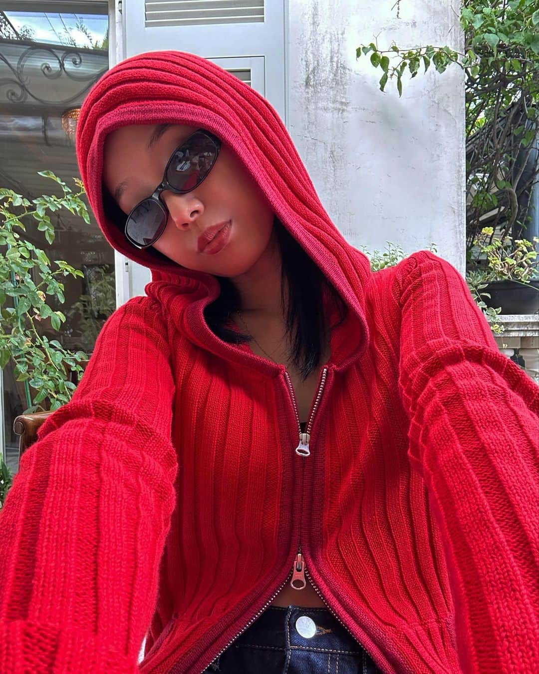 川本七海さんのインスタグラム写真 - (川本七海Instagram)「🍽️🍷💐  赤色が気になる秋です トップスは大人気のジップパーカー♡ この微配にこだわったの @beedenofficial」10月12日 21時06分 - namikawamoto