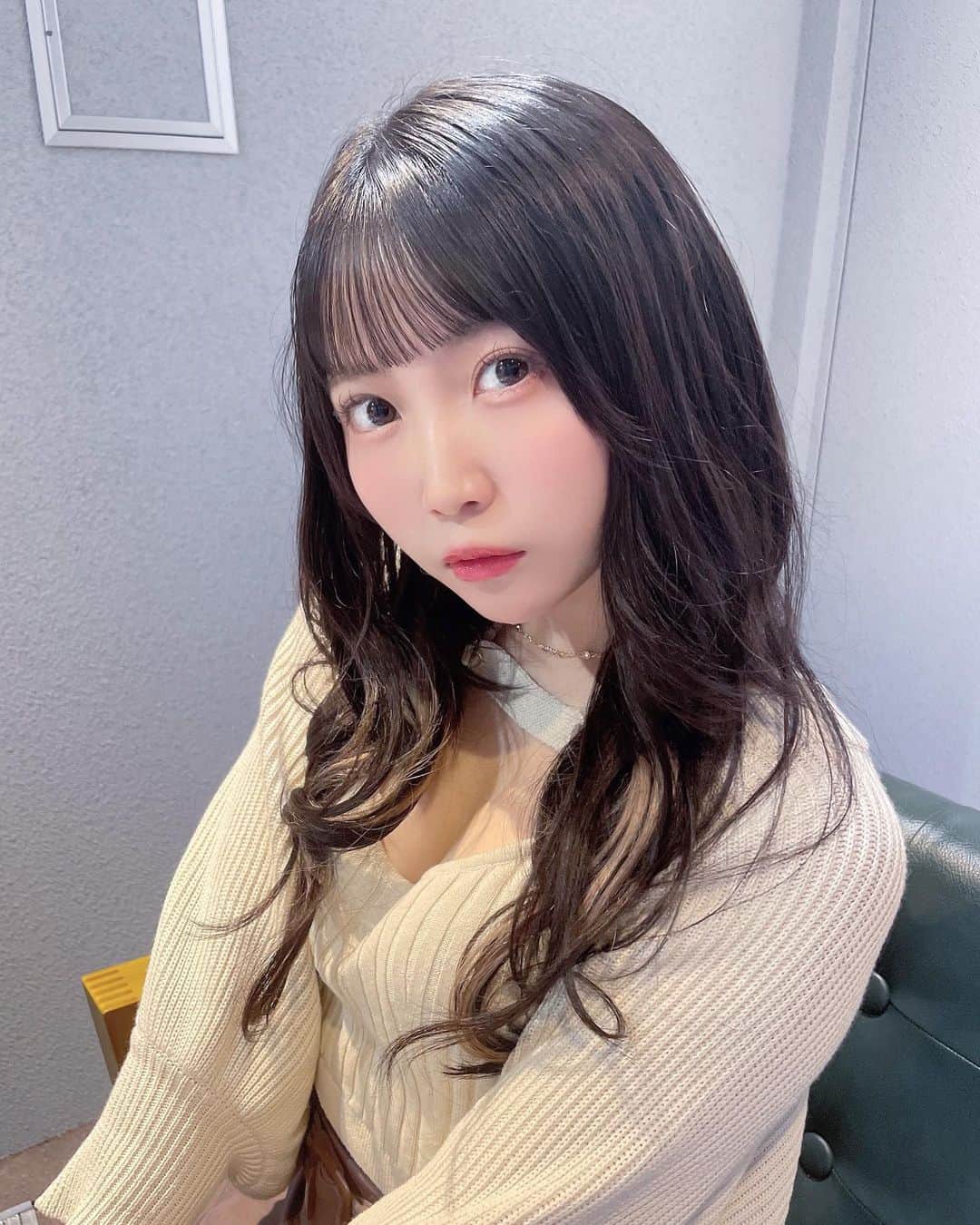 のインスタグラム：「ロングヘアどうかな、？  エクステでイメチェンしたよ〜 あんまみえてないけどインナーカラーもつけた！🍳可愛いって言ってええええ」
