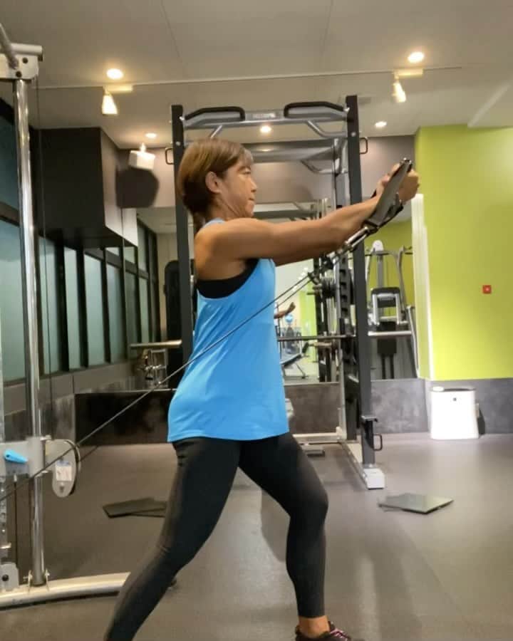 喜多村章子のインスタグラム：「10月12日のトレーニングと食事です ・ 「オートミールでスッキリ生活」 ・ シーズンが終わり、次のステップ。 オートミールを食べるようになったら、お腹がスッキリ。血液だけじゃなく、食べ物もお腹の中で循環する感じ。 ・ 今日もありがとうございました！ ・ #fitness #workout #training #anytimefitness #bodybilding #筋トレ #女子フィジーク」