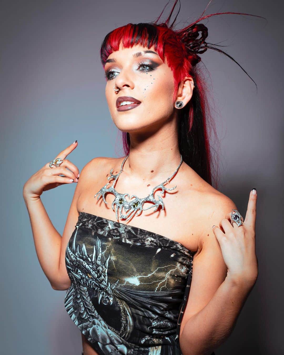 Kerrang!のインスタグラム：「“I was held back… Now, I’m unapologetic, and loud, and scary”   Fresh from a support slot with Scene Queen, Delilah Bon has unleashed a brand-new single, WITCH, featuring ALT BLK ERA. And, as is the brat-punk’s way, it doesn’t pull any punches…  Read the interview now 🔗  ✍️: @bell.ambrosio」