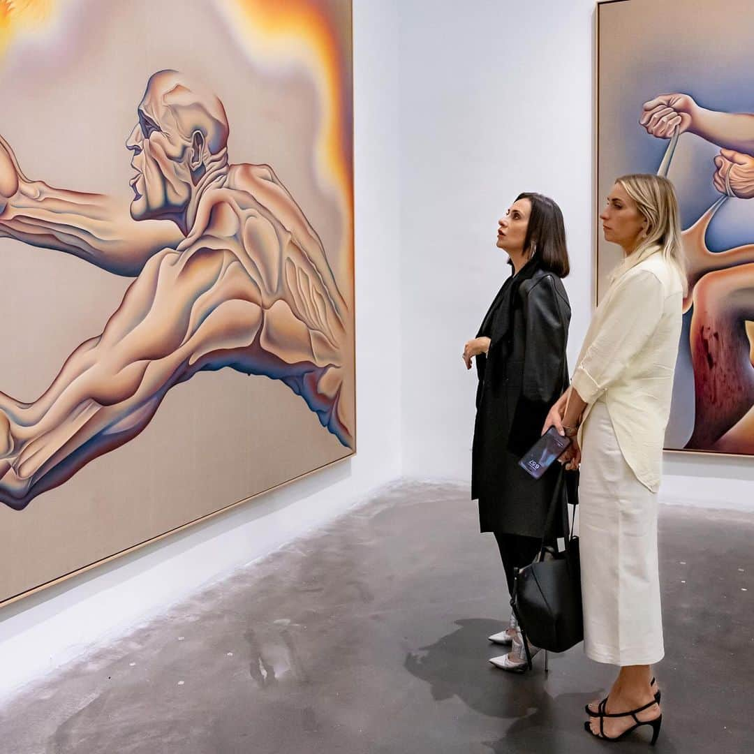 ニュー・ミュージアム・オブ・コンテンポラリー・アートのインスタグラム：「JUDY CHICAGO: HERSTORY OPENS TODAY   Taking over four floors of the New Museum, “Herstory” is the first comprehensive New York museum survey of work by @judy.chicago. The exhibition brings together six decades of the artist’s work, as well as an exhibition-within-the-exhibition spotlighting women essential to the history of art and Chicago’s own practice, from Artemisia Gentileschi to Georgia O'Keeffe.   Link in bio for tickets. Tonight is pay what you wish from 7 to 9 p.m.   📸: @lizlig   #JudyChicago #JudyChicagoHerstory」