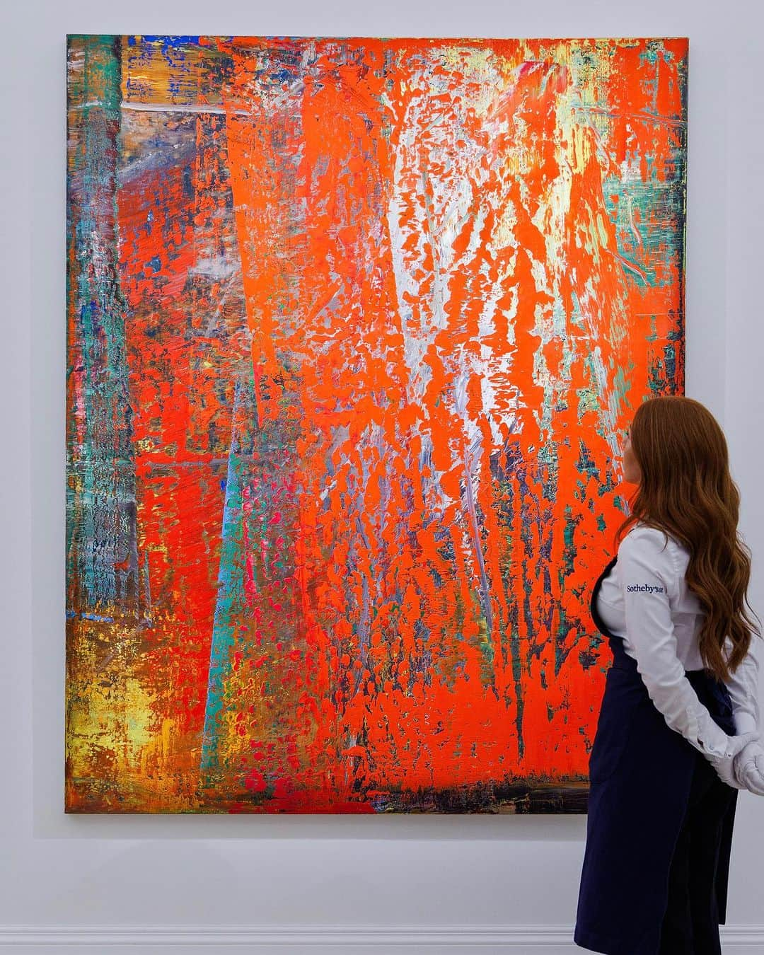 サザビーズさんのインスタグラム写真 - (サザビーズInstagram)「Starring in tonight’s Contemporary Evening Auction at #SothebysLondon, Gerhard Richter’s ‘Abstraktes Bild’ was created in 1986, a year that marked the beginning of new heights in his abstraction as the squeegee became the artist’s principal tool.   Don’t forget to tune in to the #SothebysLondon Now and Contemporary Evening auctions, presented in partnership with @celine, LIVE here on @sothebys Instagram, Facebook, YouTube, TikTok and Sothebys.com beginning at 6pm BST on 12 October.   #SothebysContemporary #GerhardRichter #Frieze #FriezeLondon」10月12日 21時16分 - sothebys