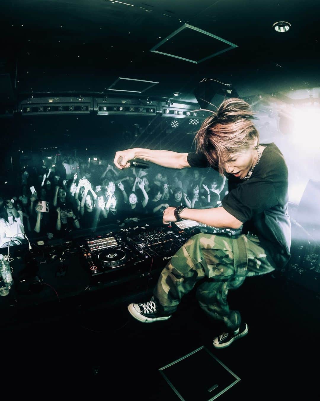 KSUKEのインスタグラム：「I can rock the best DJ performances, all thanks to the highest energy you all bring to me!!❤️‍🔥  次のキャメロット出演は10/28(土)🎃 仮装どうしよう？笑  Sep 17, 2023  📍 @club_camelot 📸 @hiramoto 🎥 @leisurely__style」