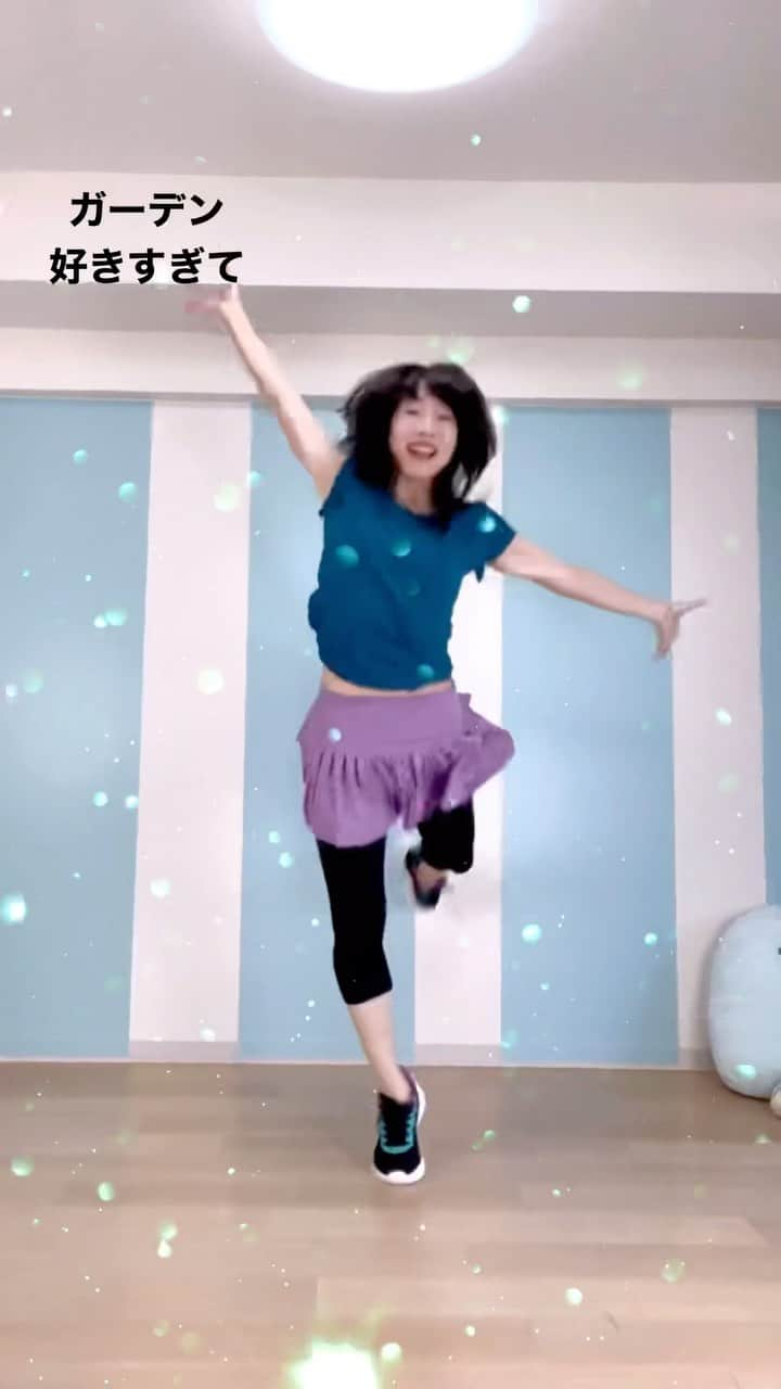 いとうまゆのインスタグラム：「部屋で踊るテンションじゃないね😂　#藤井風 花もたくさん聞こう✨ @fujiikaze  #ガーデン　#garden #jazzdance #jpop」