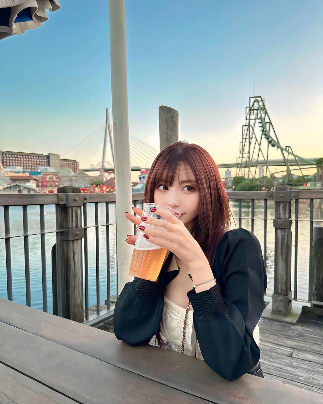 のインスタグラム：「USJ🌏  コスプレ無しでユニバ行ったの久々すぎた👻✨✨ この日お天気も良くてユニバ日和だったよ🌇  #ユニバ#ユニバーサルスタジオジャパン  #usj#巨大ビール#秋晴れ#愛川みれい」