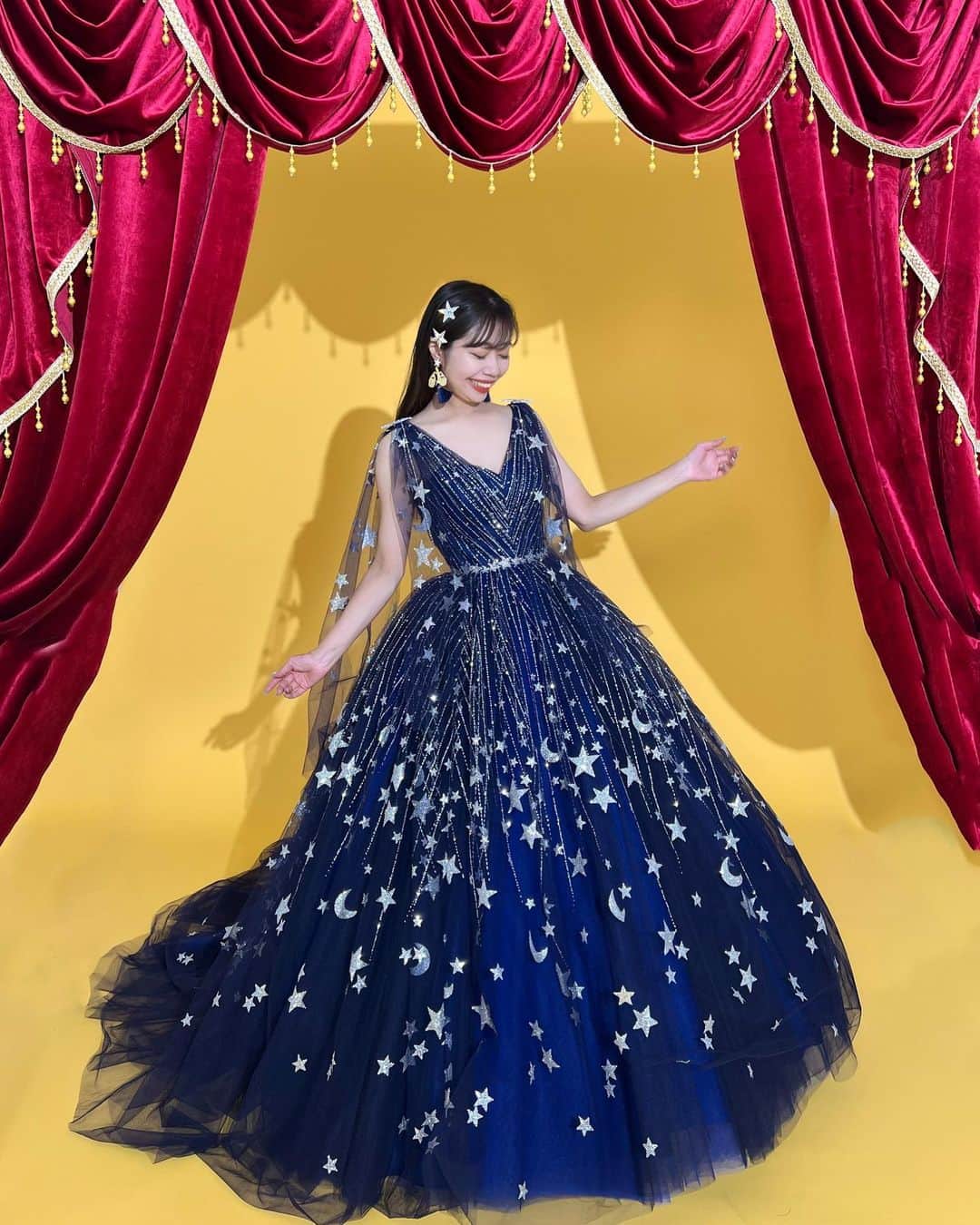 中島奈津希さんのインスタグラム写真 - (中島奈津希Instagram)「💙🌙💫 ⁡ ⁡ ⁡ @kuraudia.weddingdress  ＂9th Disney Wedding Dress Collection＂ ⁡ ⁡ ⁡ ⁡ 実はこちらも試着させていただいてました、、🥹💙🌙 ファンタジアのドレス♡ ネイビーにシルバーのキラキラがほんっっとうに素敵で デコルテや肩のデザインもすごくかわいい！ ⁡ ⁡ ⁡ ⁡ ⁡ みんなは今回の新作ドレスなにが着たい🫢？ ⁡ ☁️☁️☁️☁️☁️☁️☁️☁️☁️☁️☁️☁️☁️ #PR#KURAUDIA#KURAUDIAWEDDING  #ファンタジア#FANTASIA#mickey#ミッキー #ディズニー#ディズニー婚#ウェディングドレス#weddingdress#ディズニーウェディング#disneyweddingdresscollection #disneysisters_jp ←#中島姉妹 ディズニーまとめ👩🏻‍❤️‍👩🏼」10月12日 21時24分 - nakajima_natsuki