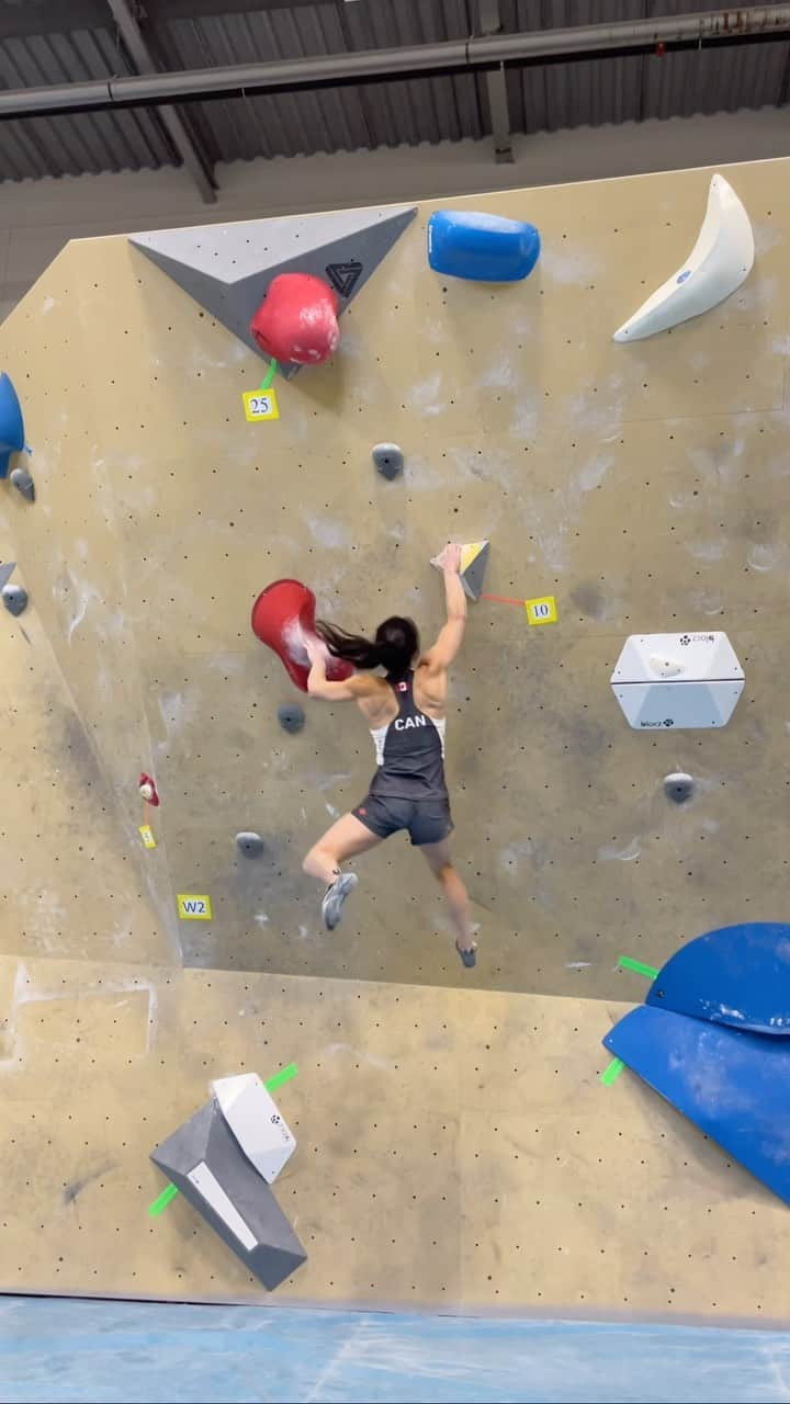 アラーナ・イップのインスタグラム：「Competition simulation at @boilerroomclimbing in preparation for the PanAm Games  @santiago2023oficial ⚡️  Thanks for the round @sergioverdasco @tomaoleksy @think_ele @fredblocshop   Having a great time training and learning with my teammates @mccollsean @jenya_kazbekova 🫶」