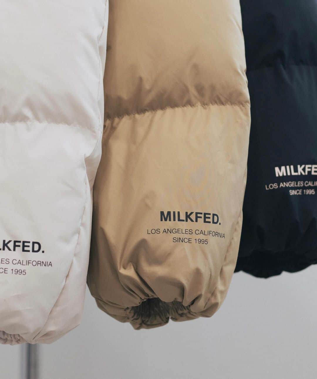 MILKFED.さんのインスタグラム写真 - (MILKFED.Instagram)「【NEW ARRIVAL】 ⁡ ☑︎ PUFFER JACKET ¥22,000 カラー:OFFWHITE,BEIGE,BLACK ⁡ 〜ショート丈で着膨れしないシンプルな中綿ジャケット〜 ⁡ ⁡ ⁡ ⁡ #milkfed #milkfedjp #ミルクフェド #カジュアルコーデ #大人カジュアル #カジュアルコーデ大人可愛い #新作 #秋服コーデ #秋コーデ #秋カラー #秋アイテム #中綿ブルゾン #中綿 #アウターコーデ #アウター #パフジャケット #冬アウター #トレンドアウター #大人シンプル #大人シンプルコーデ #シンプルカジュアル #シンプルカジュアルコーデ #シンプルコーデ  #大人ストリートコーデ #大人ストリート #中綿ジャケット #きれいめコーデ #パファージャケット #ロゴアウター #冬支度」10月12日 21時27分 - milkfedjp
