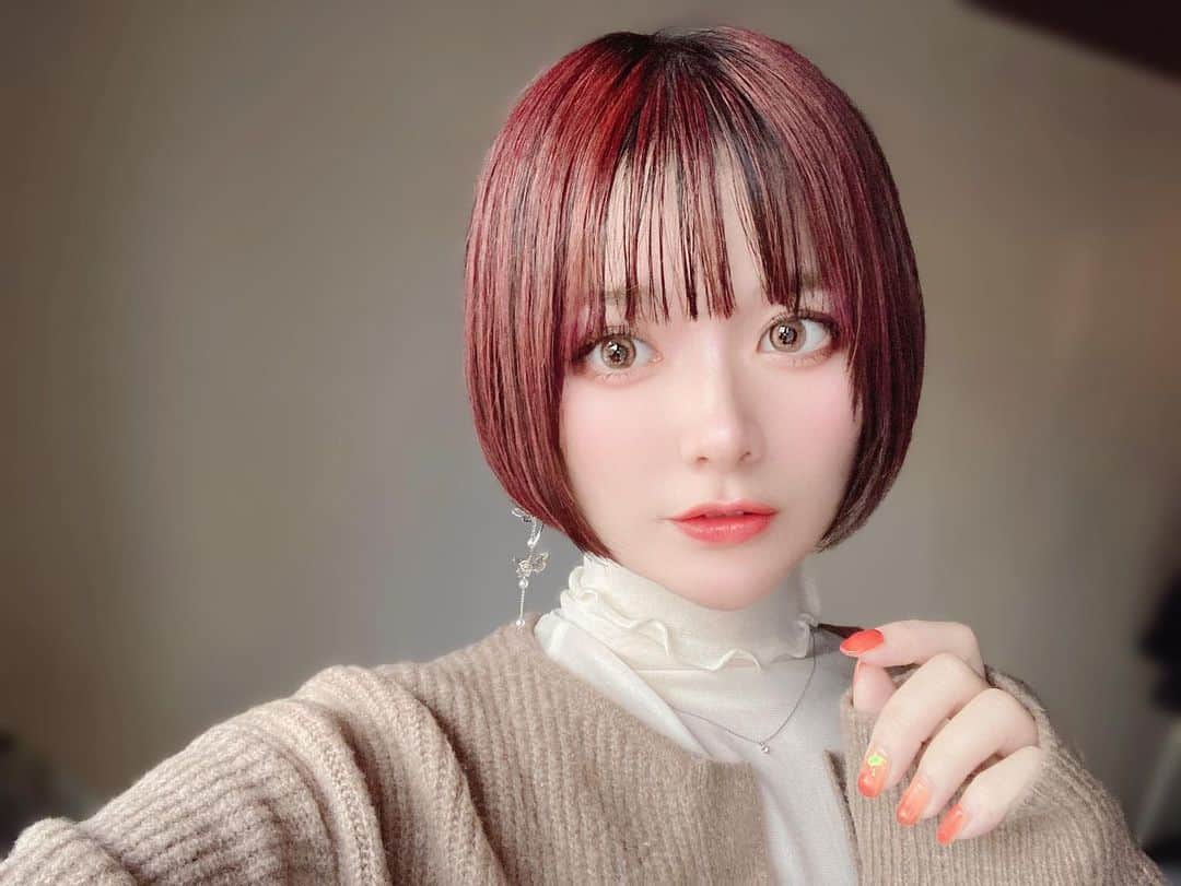 のインスタグラム：「去年は赤かった。 . . . . . #サロンモデル  #ショートボブ」