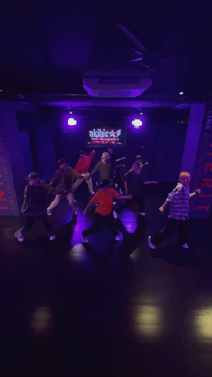 akihicのインスタグラム：「ー Basic Steps **Routine ver. ー  STUDIO ∟@studioinherit   MUSIC ∟NLE Choppa／It's Getting Hot  #studioinherit #tokyo #shibuya #akihicoclass #dance #litefeet #basicsteps #lesson #music #nlechoppa」