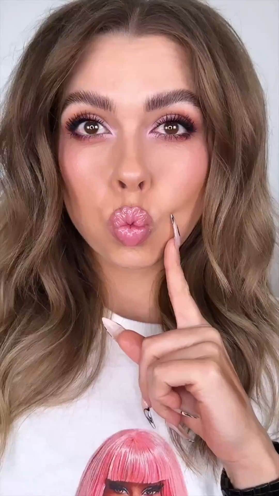 M·A·C Cosmetics UK & Irelandのインスタグラム：「ALL PINK EVERYTHING 💕  Book an appointment with your local M·A·C store this Halloween and try out our #PinkMakeup look!   💕 Lip Pencil in Edge to Edge and Stone 💕 Extra Dimension Blush in Into The Pink 💕 Squirt Plumping Gloss Stick in Amped  Click the link in our bio to book your in-store Halloween appointment NOW!   Regram 📸 @caylabliss  #MACCosmeticsUK #MACHalloween」