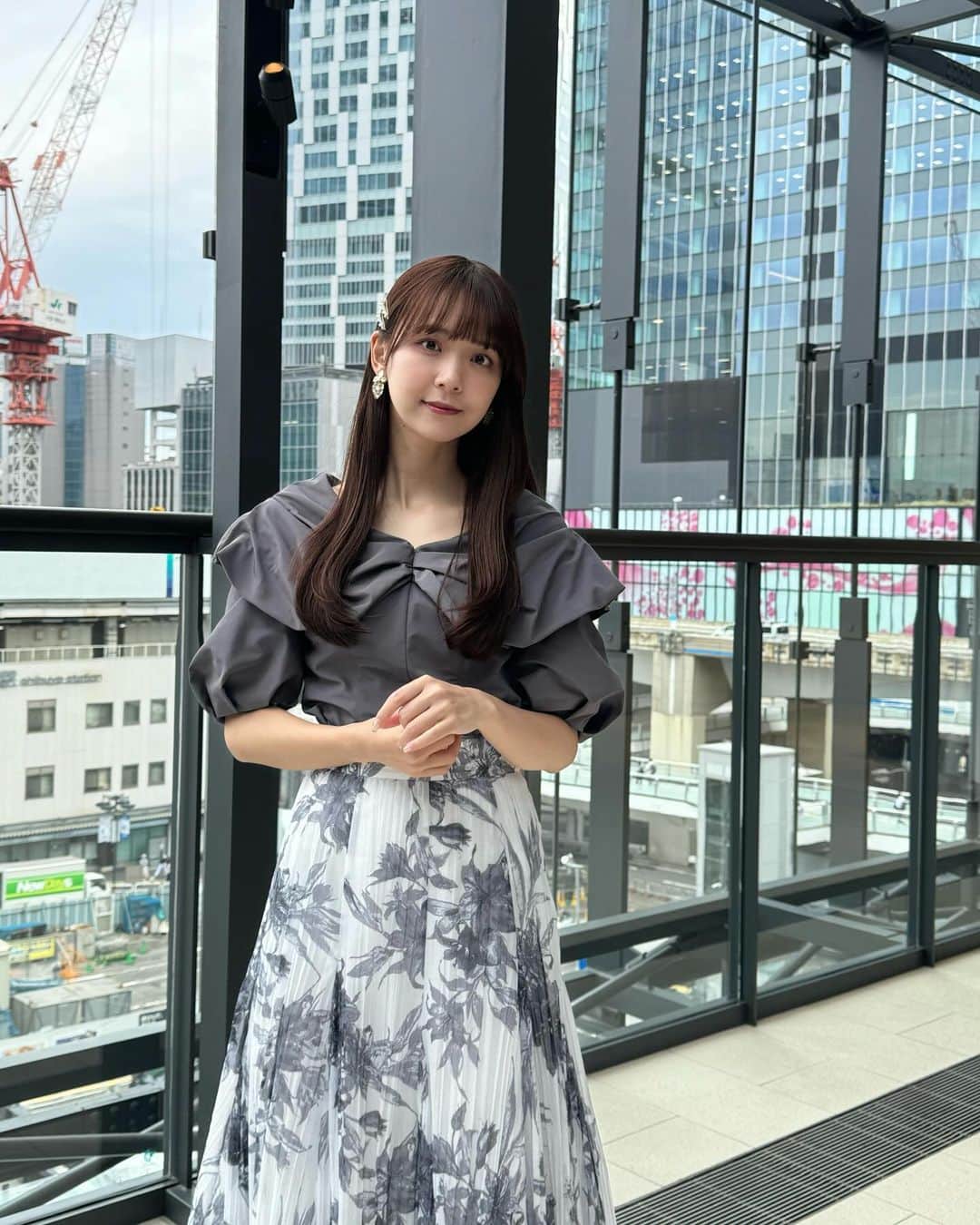 宮崎由加のインスタグラム：「音楽情報番組「うたなび！」 ⁡ 放送日程はうたなびの公式Xの チェックお願いします💌 ⁡ #iphone15promax にしたから画質上がりまくり  衣装は @snidel_official さん！ いつもありがとうございます❤︎」