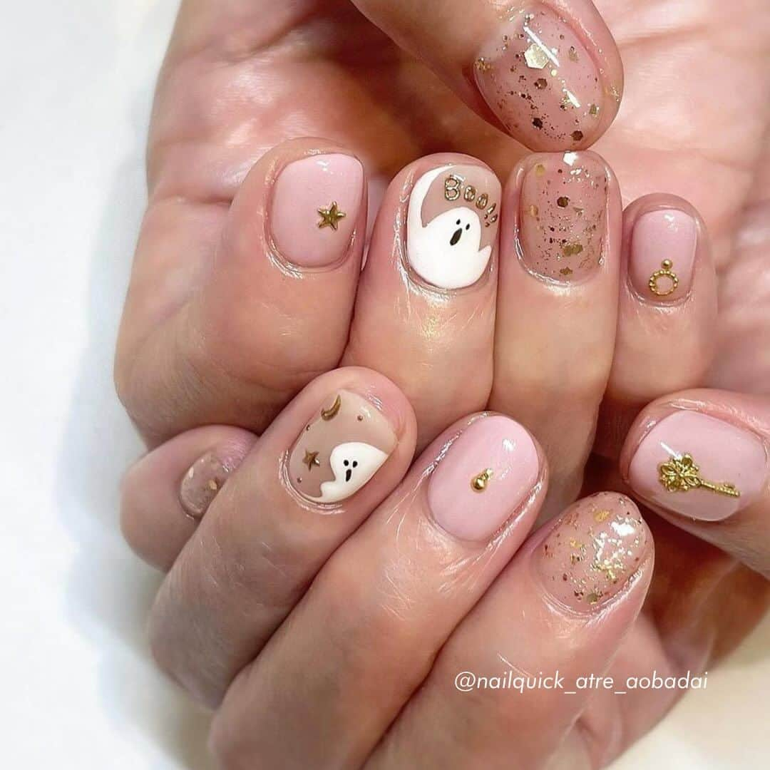 ネイルサロンならネイルクイックのインスタグラム：「@nailquick ハロウィンネイル👻🎃🍬⁣ ⁣ 〰️🏷①⁣ @nailquick_aobadai ネイルクイック青葉台店⁣ ⁣ ⁣ 〰️🏷②⁣ @nailquick_atre_meguro ネイルクイックアトレ目黒店⁣ ⁣ ⁣ 〰️🏷③④⁣ @nailquick_shinyokohama⁣ ネイルクイック新横浜プリンスぺぺ店⁣ ⁣ ⁣ 〰️🏷⑤⑥まいめ⁣ @nailquick_lusca_chigasaki⁣ ネイルクイックラスカ茅ヶ崎店⁣ ⁣ ⁣ 〰️🏷⑦まいめ⁣ @nailquick_atre_kameido⁣ ネイルクイックアトレ亀戸店⁣ ⁣ ⁣ 〰️🏷⑧まいめ⁣ @nailquick_atre_matsudo⁣ ネイルクイックアトレ松戸店⁣ ⁣ ⁣ ⁣ ⁣ ⋱⋰ ⋱⋰ ⋱⋰ ⋱⋰ ⋱⋰ ⋱⋰ ⋱⋰⁣ ⁣ デザインに使われているカラー、ストーン、パーツ等に関しましては、店舗によって在庫状況が異なります。⁣ 在庫切れの場合は、似ているカラー、ストーン、パーツをご案内させていただくことがございますので、あらかじめご了承ください。⁣ ⁣ ⁣ パーツの持ち込みOK です🙆🏼‍♀️⁣ ━━━━━━━━━━━━━━━━━━⁣ 📲@nailquick ネット予約のメニュー⁣ ⁣ 【ハンド】ジェルコース＋フレンチなどお好みのアート両手4本以上（税込8800円＋アート代別）（目安:1時間45分） ⁣ ━━━━━━━━━━━━━━━━━━⁣ ⁣ ⁣ ⋱⋰ ⋱⋰ ⋱⋰ ⋱⋰ ⋱⋰ ⋱⋰ ⋱⋰⁣ ⁣ ⁣ 🟫#ネイルサロン は @nailquick⁣ 🟪#ジェルネイル は @nailparfaitgel⁣ ⬜️#ハンドケア には @spanail_product⁣ ⁣ ⁣ ⁣ 🤚🏼✋🏼 #ネイルクイック⁣ ⁣ お爪の健康を考えたネイル専門店⁣ ケア、マニキュア、ジェルネイル、お客さまのご要望やお爪の状態を伺い、一人ひとりにあうメニューをご提供します。⁣ ⁣ ⋱⋰ ⋱⋰ ⋱⋰ ⋱⋰ ⋱⋰ ⋱⋰ ⋱⋰⁣ ⁣ ⁣ #ハロウィンネイル #ハロウィンネイルデザイン #ハロウィンアート #おばけネイル #Halloweennails #boo! #トレンドネイル #流行りネイル #할로윈네일 #手描きネイル #ペイントネイル」