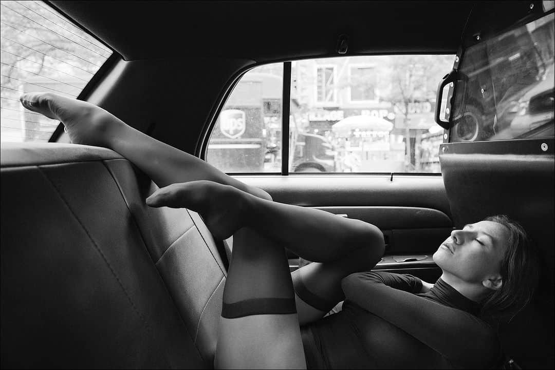 ballerina projectのインスタグラム：「𝐈𝐬𝐚𝐛𝐞𝐥𝐥𝐚 𝐁𝐨𝐲𝐥𝐬𝐭𝐨𝐧 in a New York City taxi. 🚕  @isabellaboylston #isabellaboylston #ballerinaproject #newyorkcity #taxi #cab #ballerina #ballet @wolford #wolford #hosiery   Ballerina Project 𝗹𝗮𝗿𝗴𝗲 𝗳𝗼𝗿𝗺𝗮𝘁 𝗹𝗶𝗺𝗶𝘁𝗲𝗱 𝗲𝗱𝘁𝗶𝗼𝗻 𝗽𝗿𝗶𝗻𝘁𝘀 and 𝗜𝗻𝘀𝘁𝗮𝘅 𝗰𝗼𝗹𝗹𝗲𝗰𝘁𝗶𝗼𝗻𝘀 on sale in our Etsy store. Link is located in our bio.  𝙎𝙪𝙗𝙨𝙘𝙧𝙞𝙗𝙚 to the 𝐁𝐚𝐥𝐥𝐞𝐫𝐢𝐧𝐚 𝐏𝐫𝐨𝐣𝐞𝐜𝐭 on Instagram to have access to exclusive and never seen before content. 🩰」