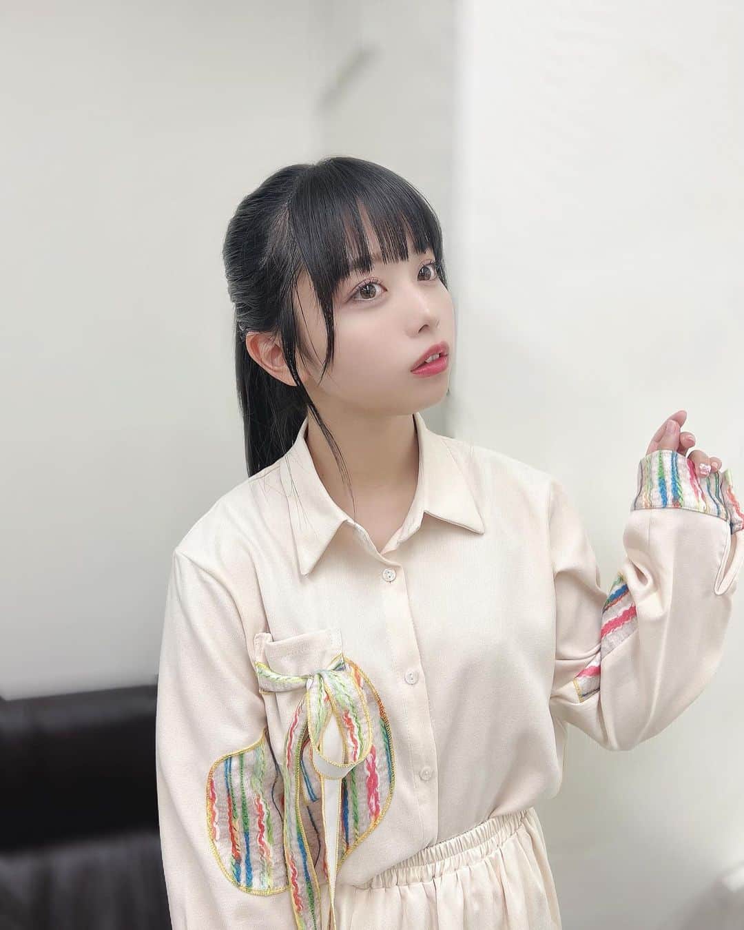 峰島こまきさんのインスタグラム写真 - (峰島こまきInstagram)「大好きな秋で毎日ニコニコです  10/18代々木公園フリーワンマンの 準備で大忙しですが、 無料なので、ぜひ遊びに来てください！現体制最初で最後の野外ワンマンです◎新曲も！あるよ！  楽しみなことがたくさん〜〜  がんばるぞ！」10月12日 21時55分 - mineshima_komaki