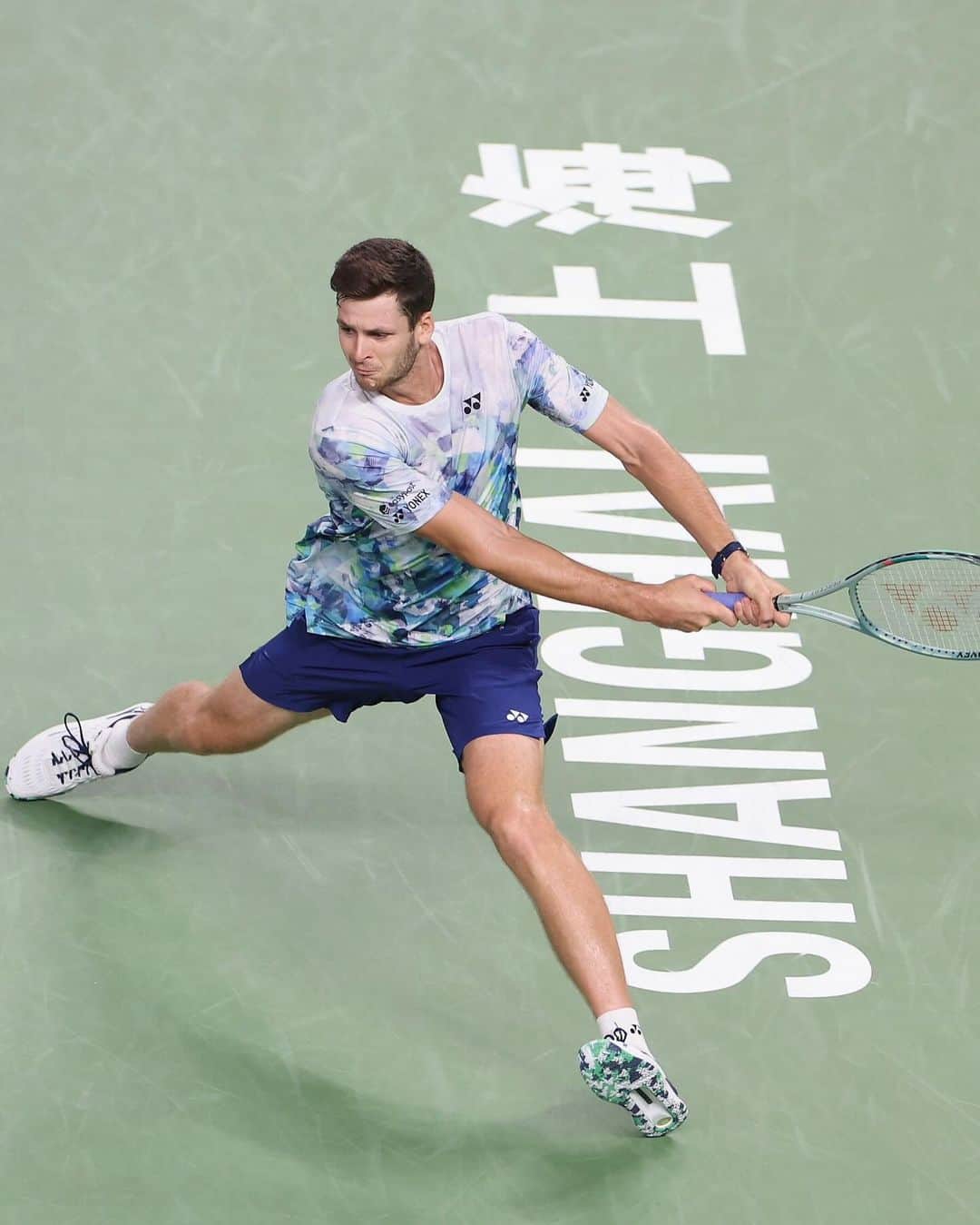 フベルト・フルカチュのインスタグラム：「Appreciate all the support in Shanghai 🙌 Semis on Saturday!  📸 Lintao Zhang/Getty Images 🎥 @atptour @tennistv」