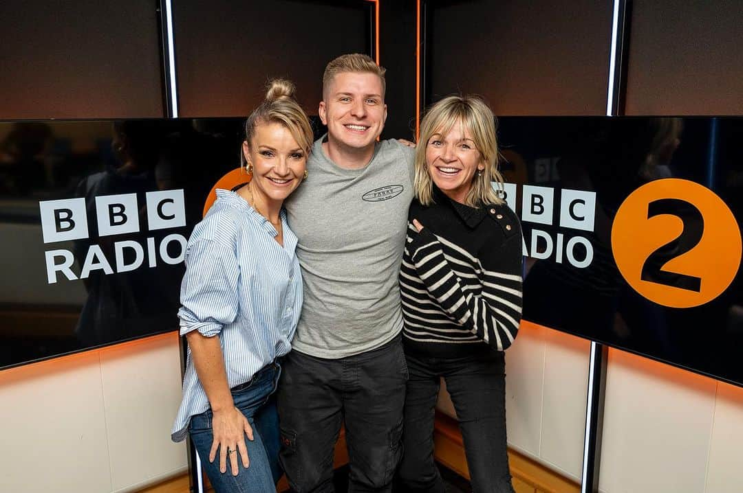 ヘレン・スケルトンさんのインスタグラム写真 - (ヘレン・スケルトンInstagram)「Always lovely to be in your orbit  @bbcradio2 @zoetheball @itsjordanhemingway thanks for being so kind about In My Stride.. link in bio. #books #radio #autobiography #reading #adventures #life ##」10月12日 21時56分 - helenskelton