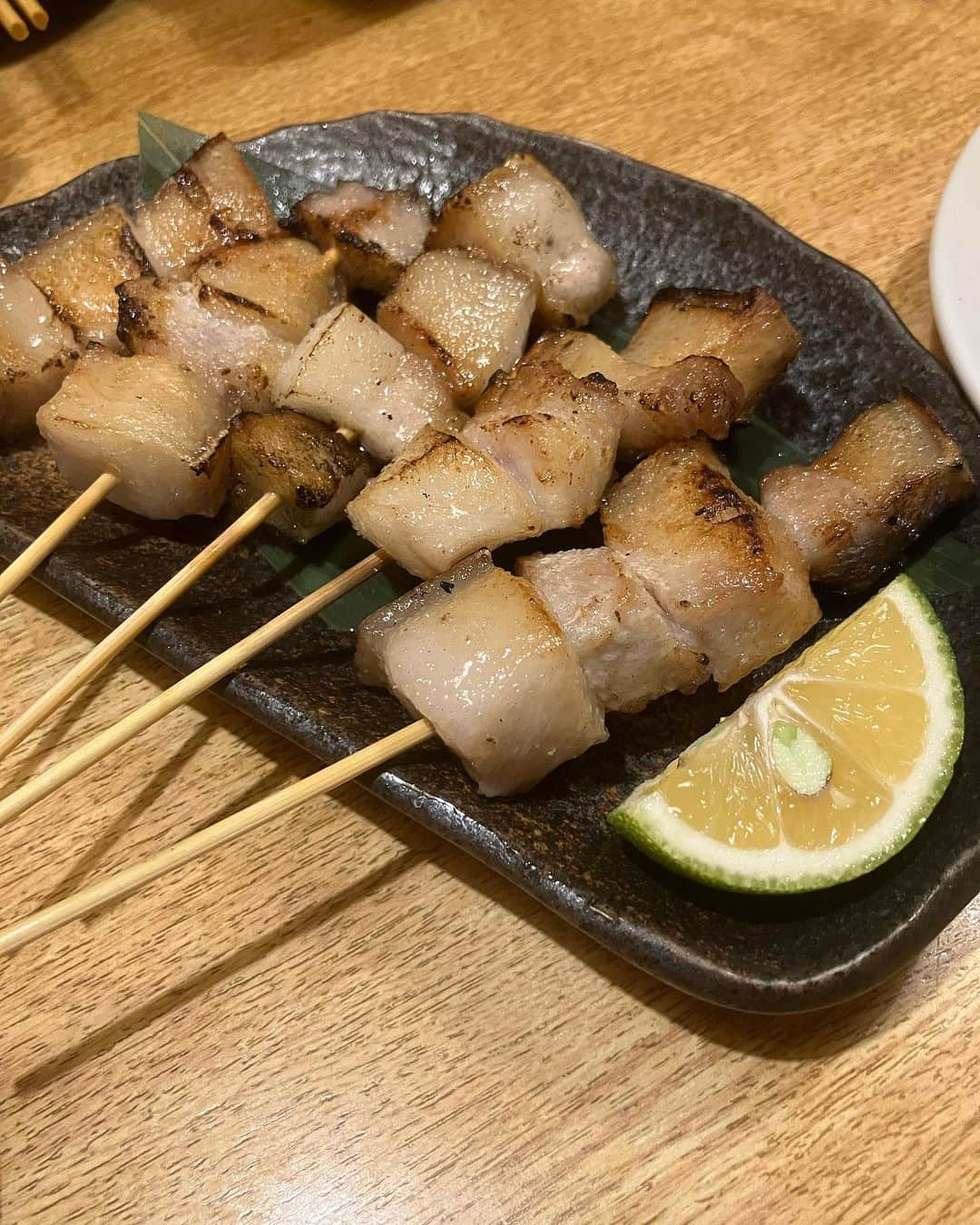 ほんこんのインスタグラム：「美味しゅうございました^o^ #焼き鳥 #だし巻き #つくね #刺身 #ほんこん」